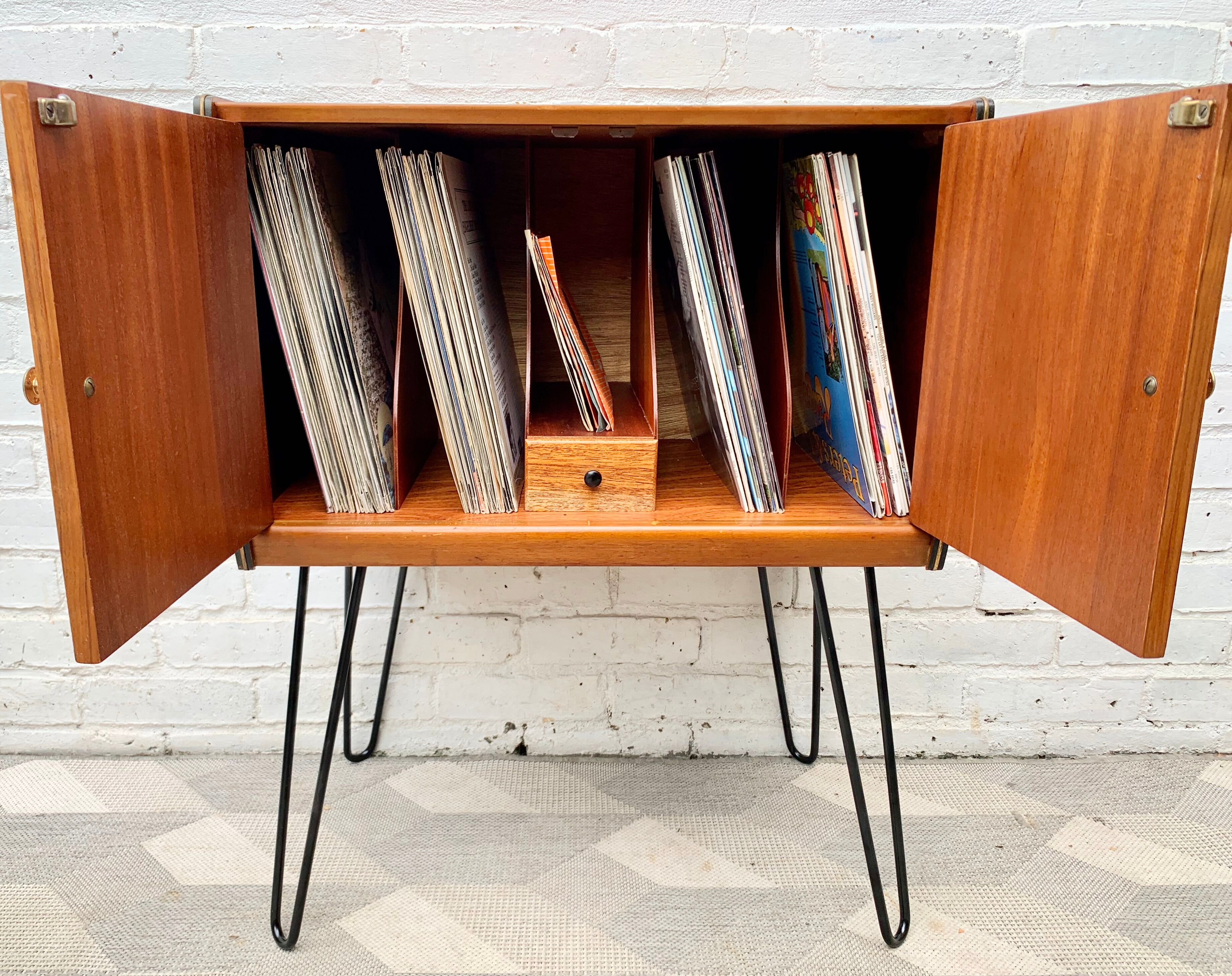 Buffet pour disques vintage