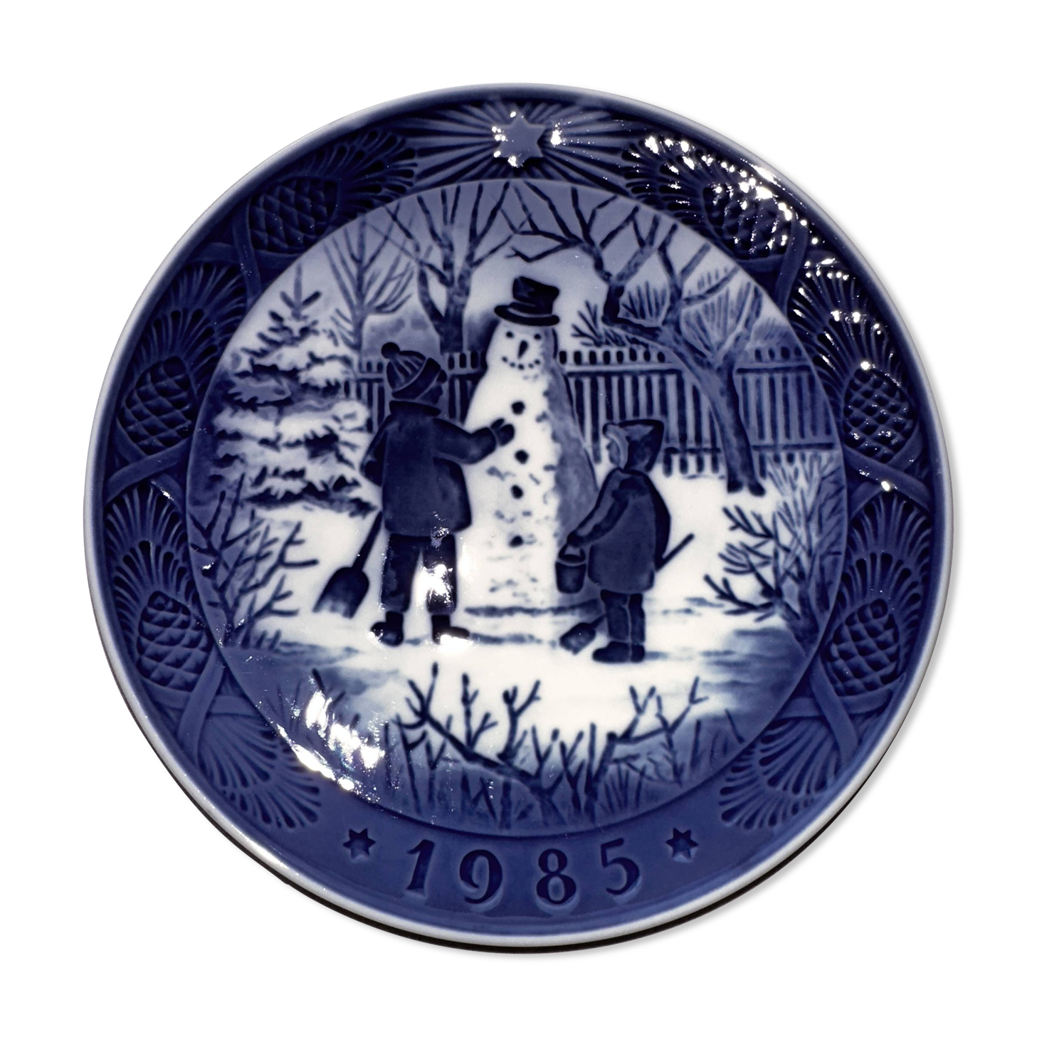 Royal Copenhagen porcelain Christmas plate 1985