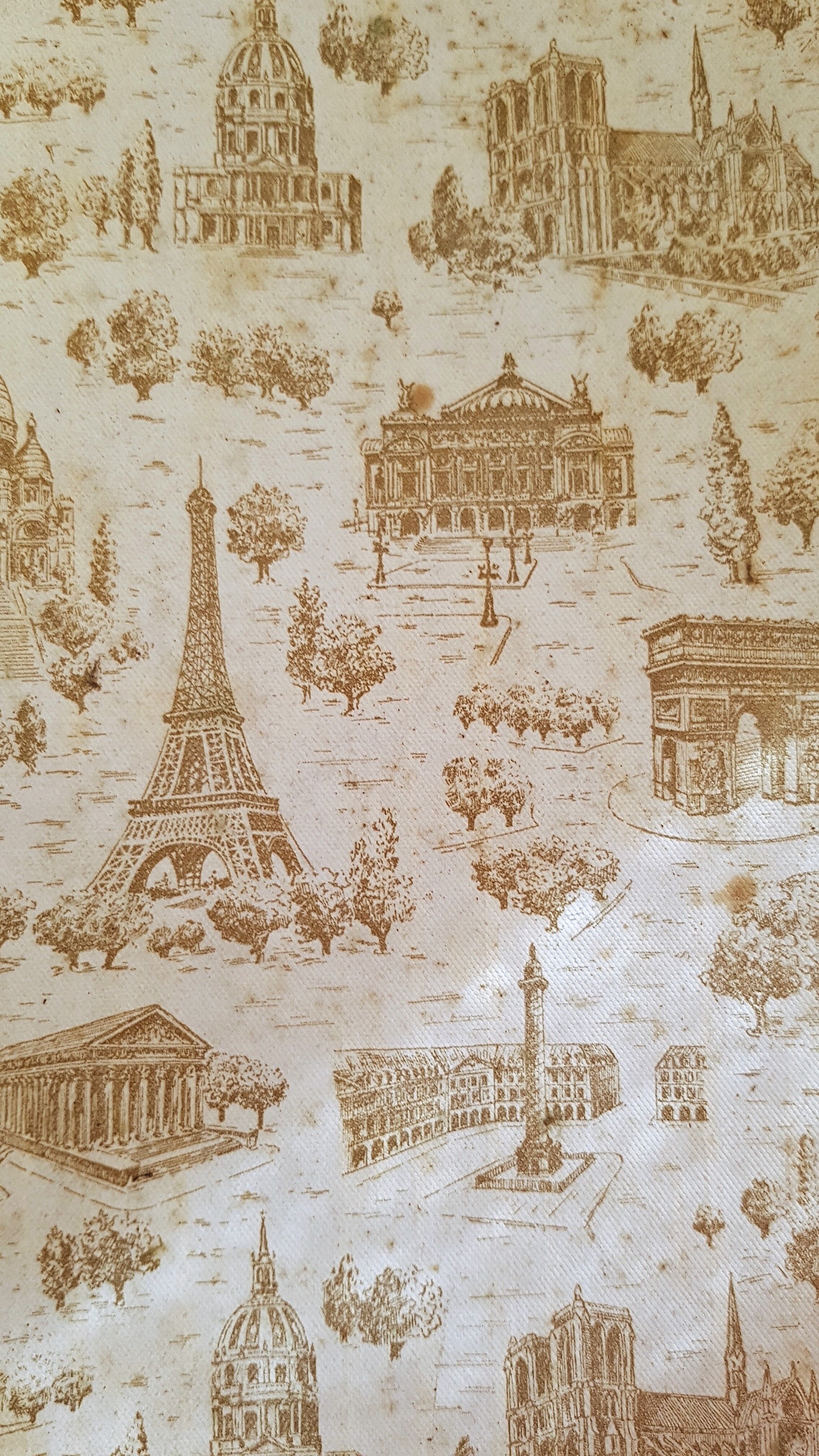 Jug fountain in crystal and gold metal