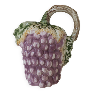 Pichet vintage en barbotine grappe de raisin violette
