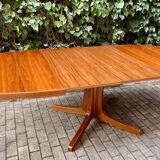 Table en teck extensible à deux rallonges