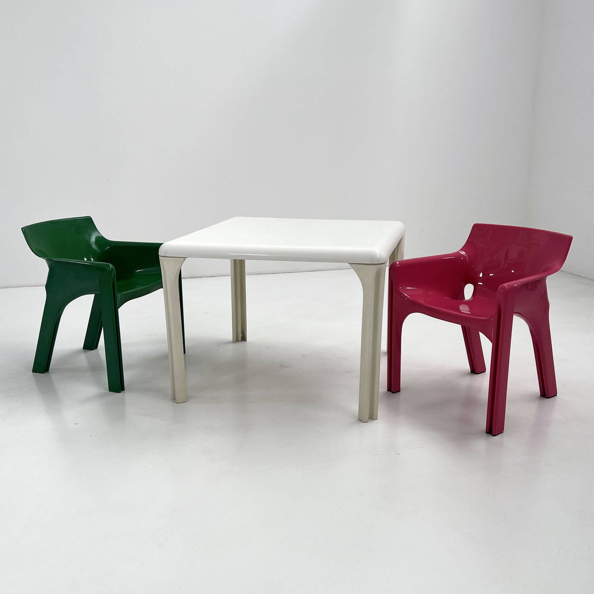 Stadio White dining table by Vico Magistretti for Artemide, 1970