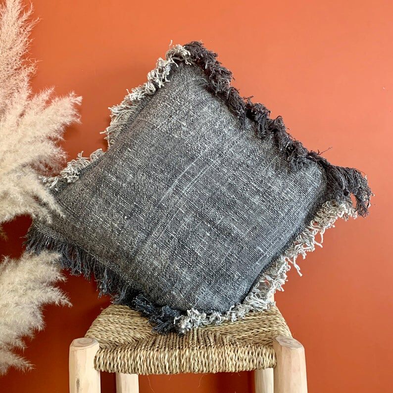 Grey fringe cushion "soho"