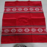 Red tablecloth and 8 napkins