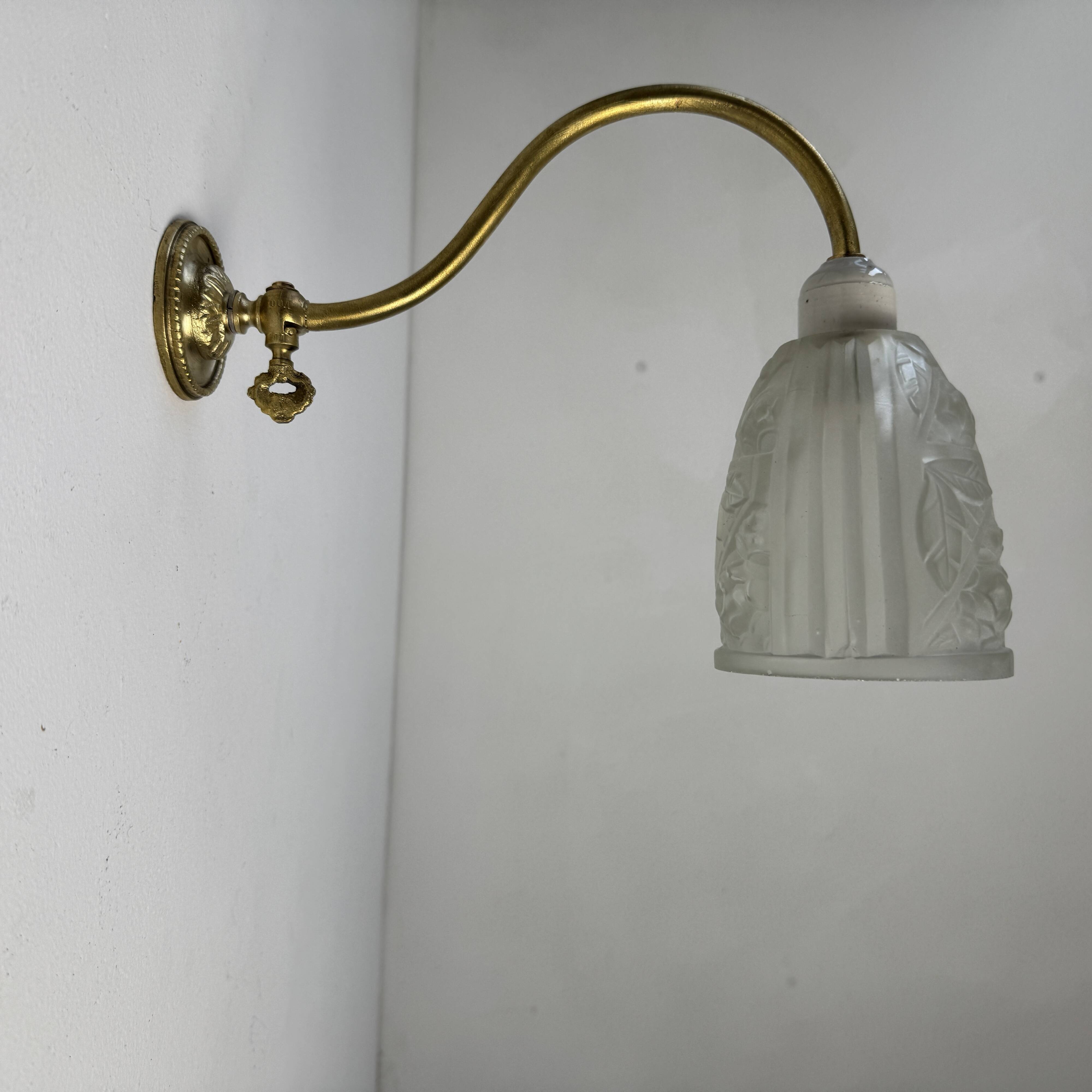 ANTIQUE ART-DECO VINTAGE WALL LAMP