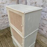 Armoire en bois patiné