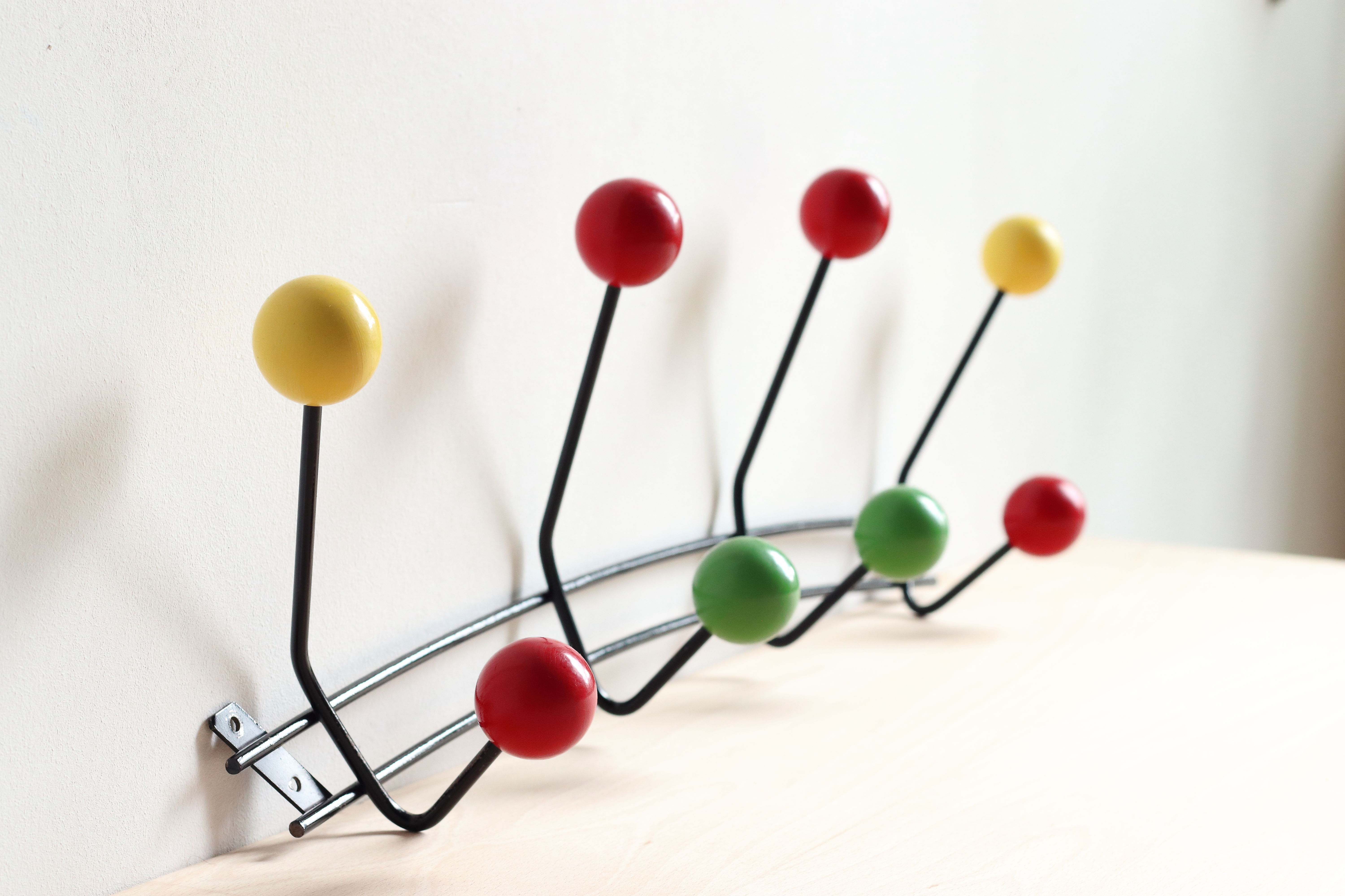 Wall coat holder years 60, 8 hooks wooden balls and lacquered metal