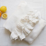 Flying tablecloth made of white cotton gas and mismatched towels