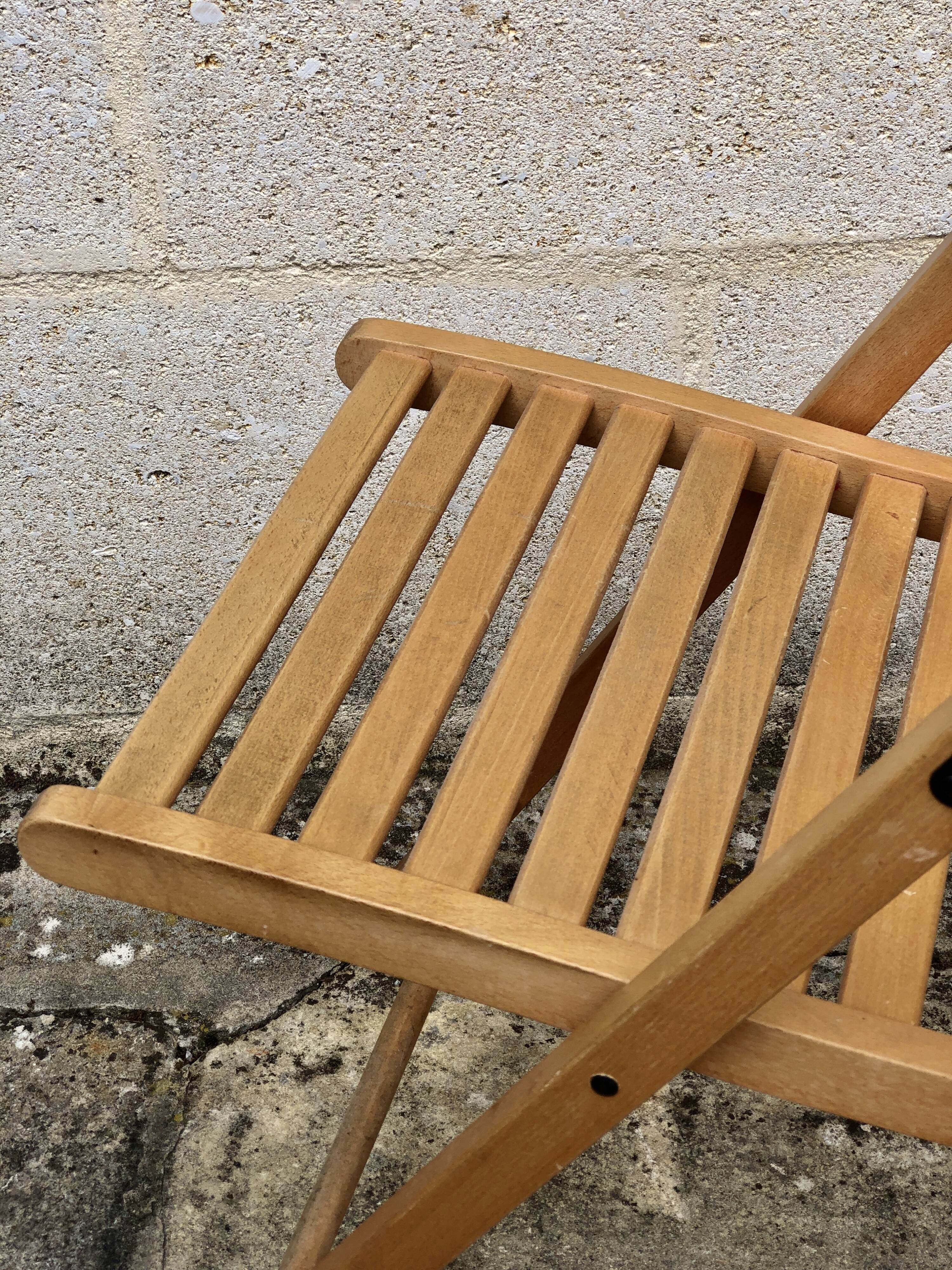 Chaise pliante en bois couleur miel