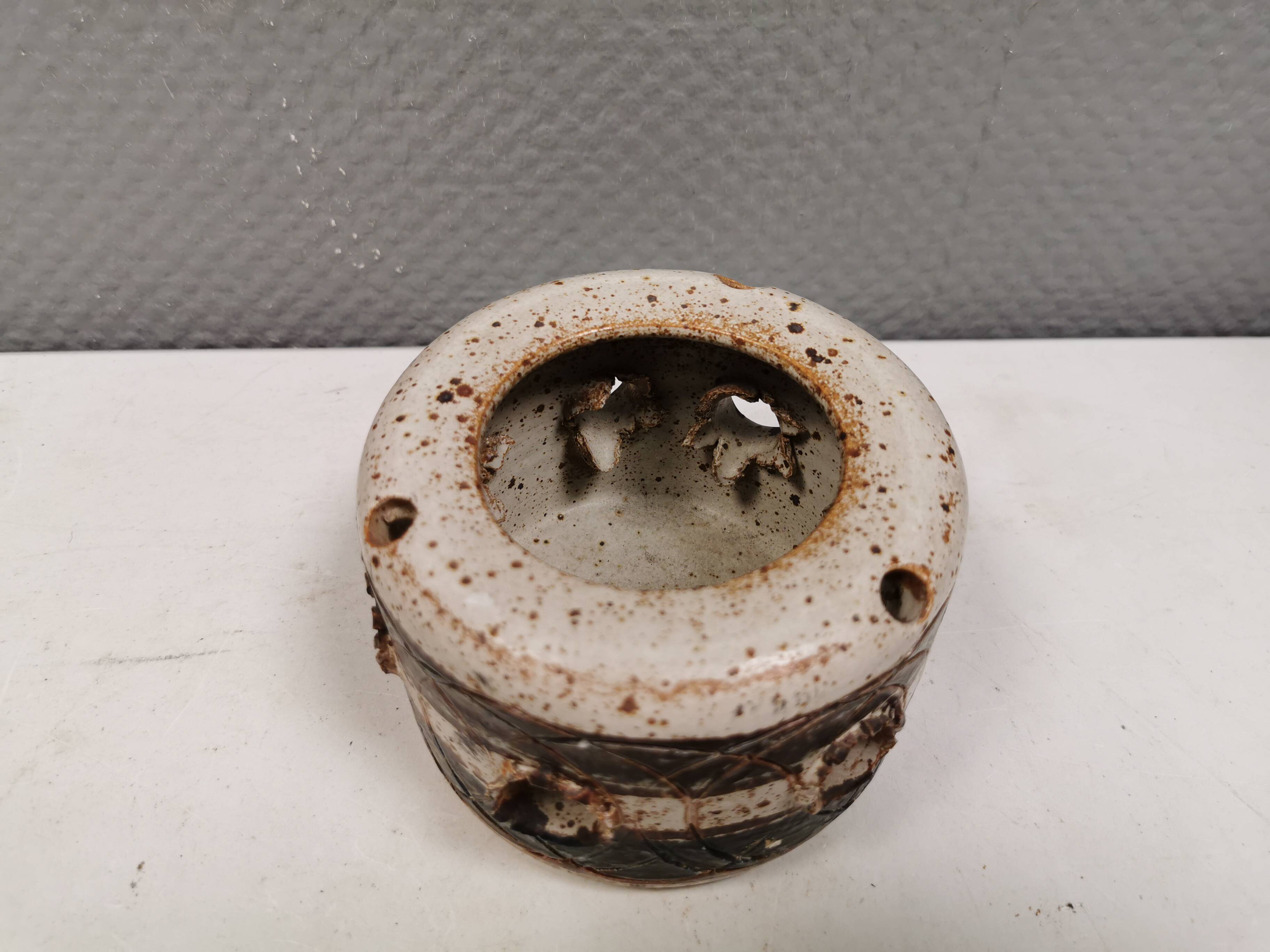 Beautiful ceramic candle holder for tealights.