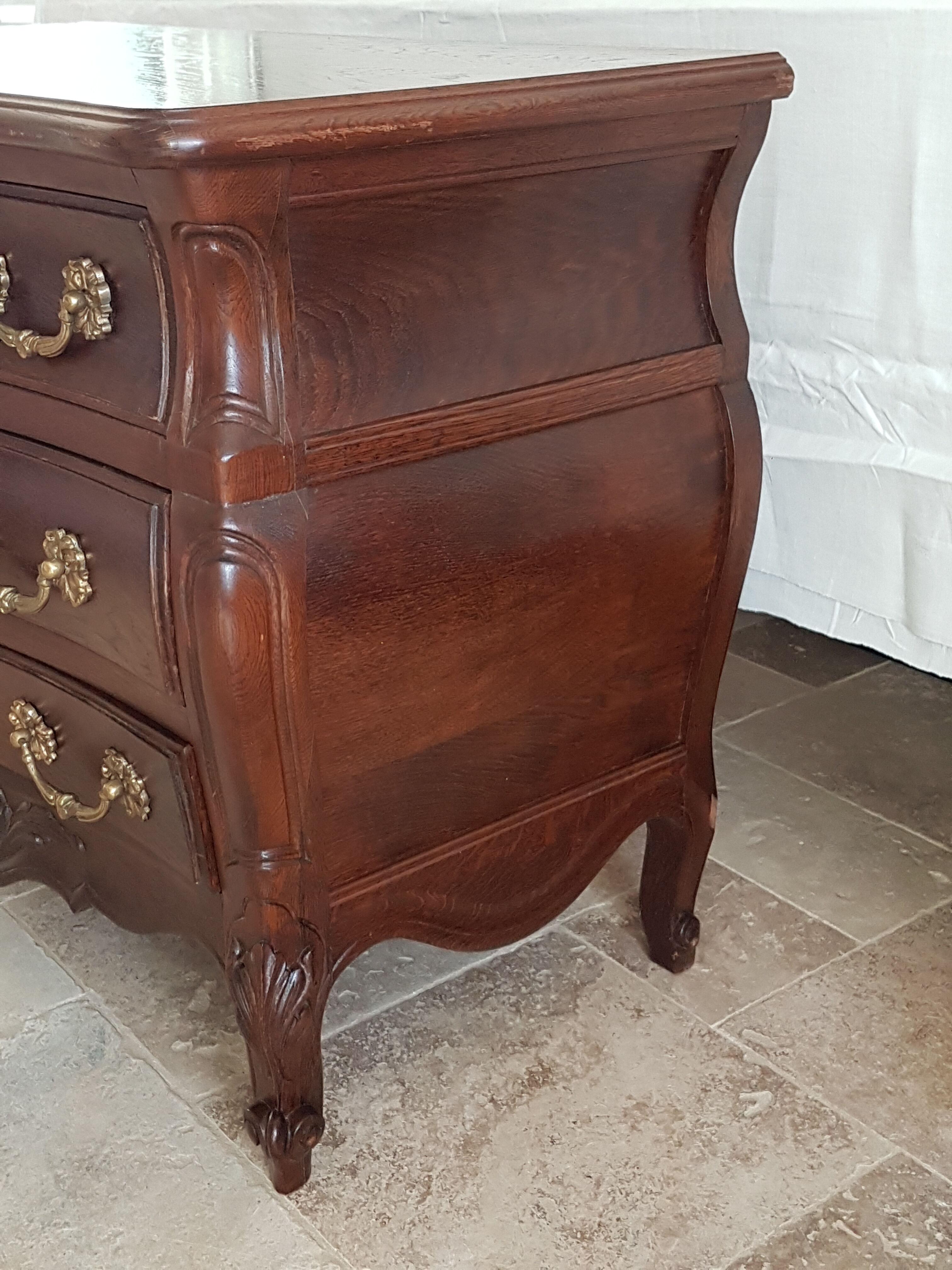 Commode tombeau bordelaise de style Louis XV