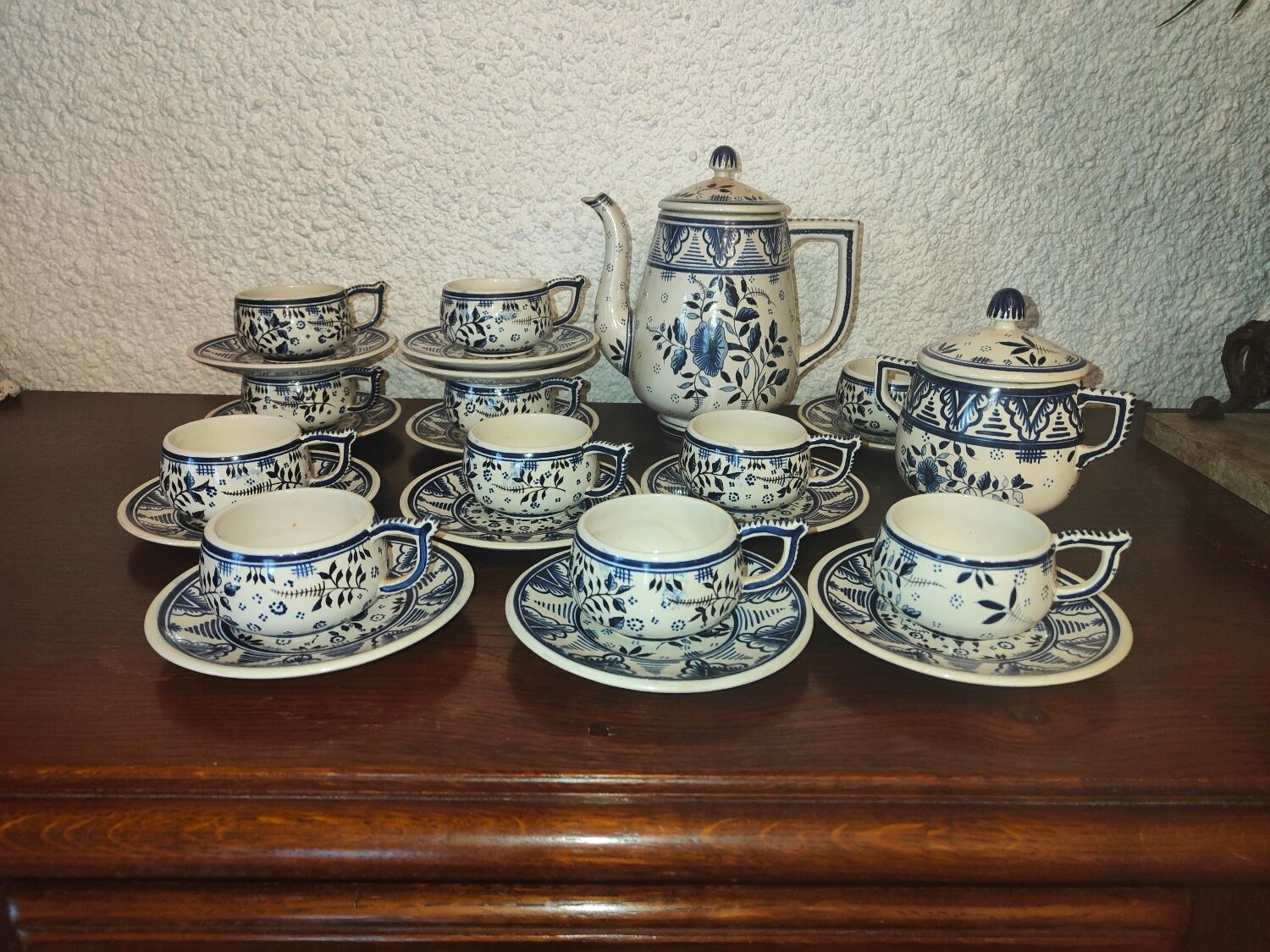 Henriot Quimper earthenware coffee set with floral decoration and elegant blue