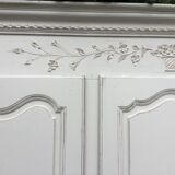 Closet doors with entourage