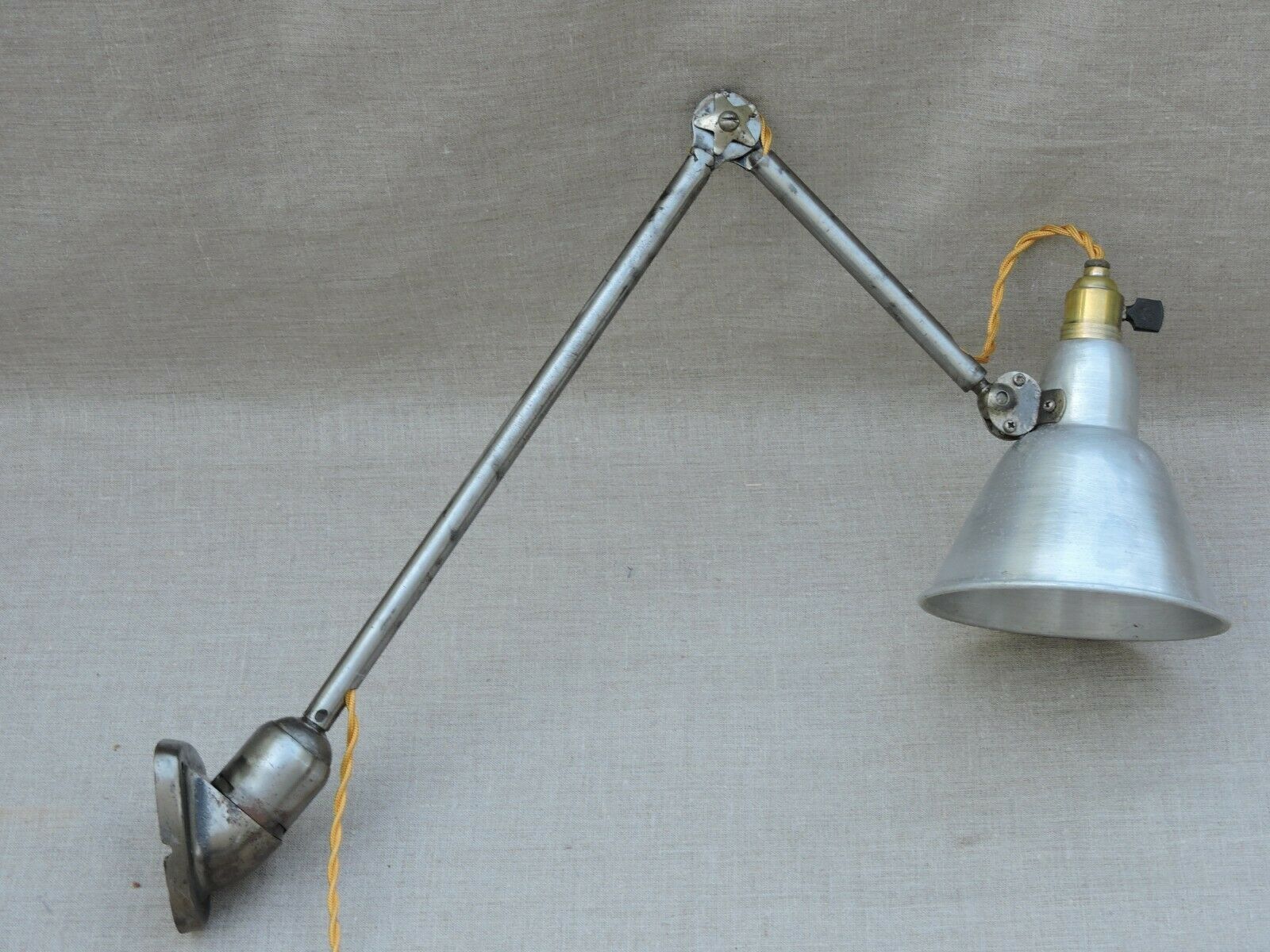 Vintage lamp applying Mazda small model workshop wall