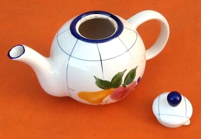 Coffee / teapot ball shape earthenware with fruit decoration