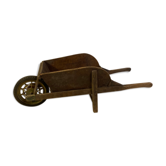 Child wheelbarrow