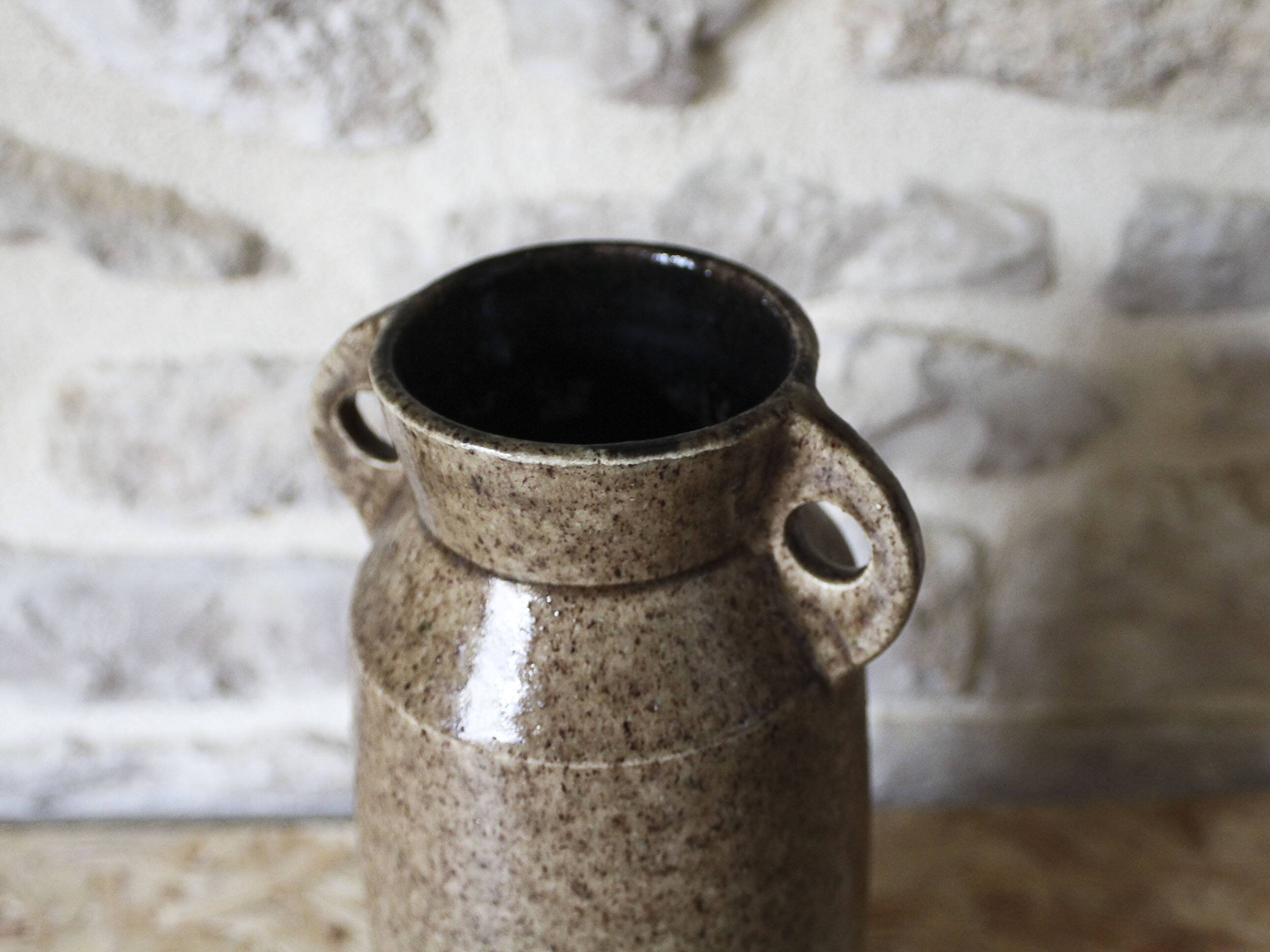 Accolay ceramic vase