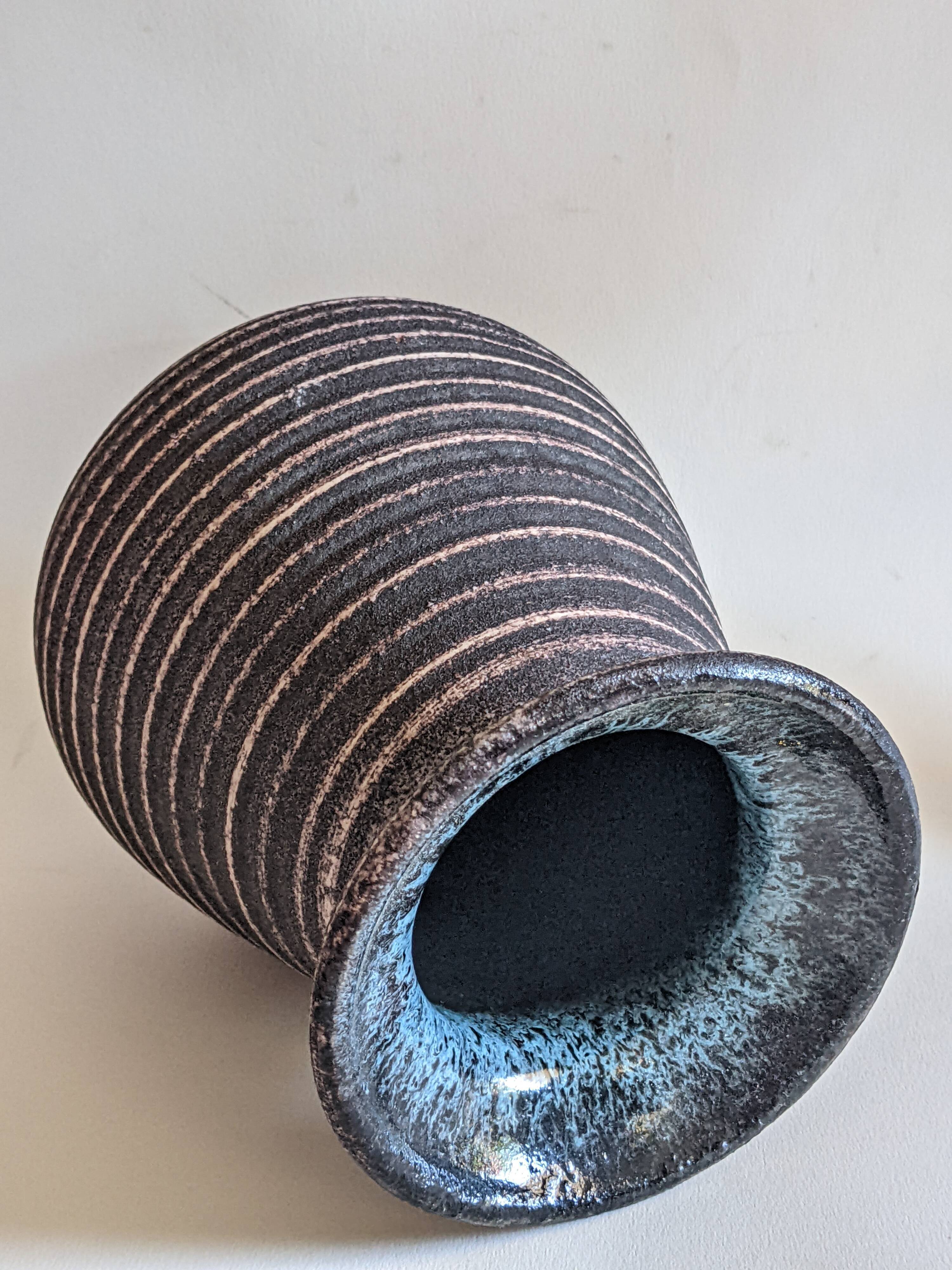 Accolay ceramic vase