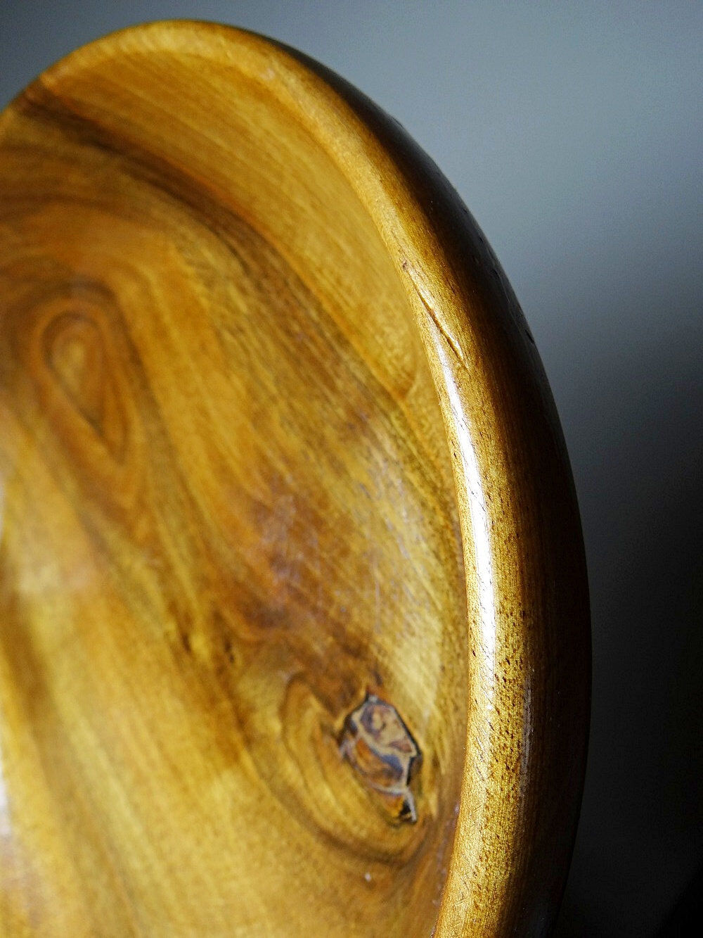 Teak or acacia wooden bowl, vintage craftsmanship from the 70s to 2000s.