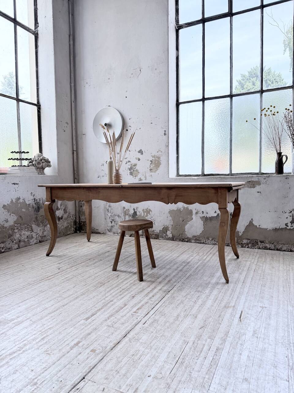 Farm table cherry wood with curved legs, 19th century.