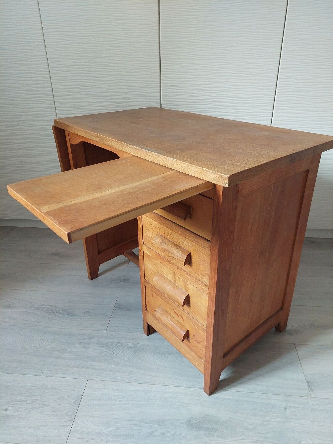 Children's desk
