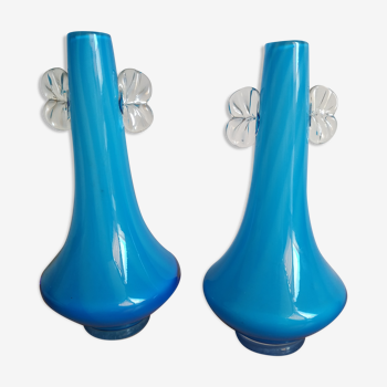 Paire de vases bleus torsadé blanc dans le goût de Murano