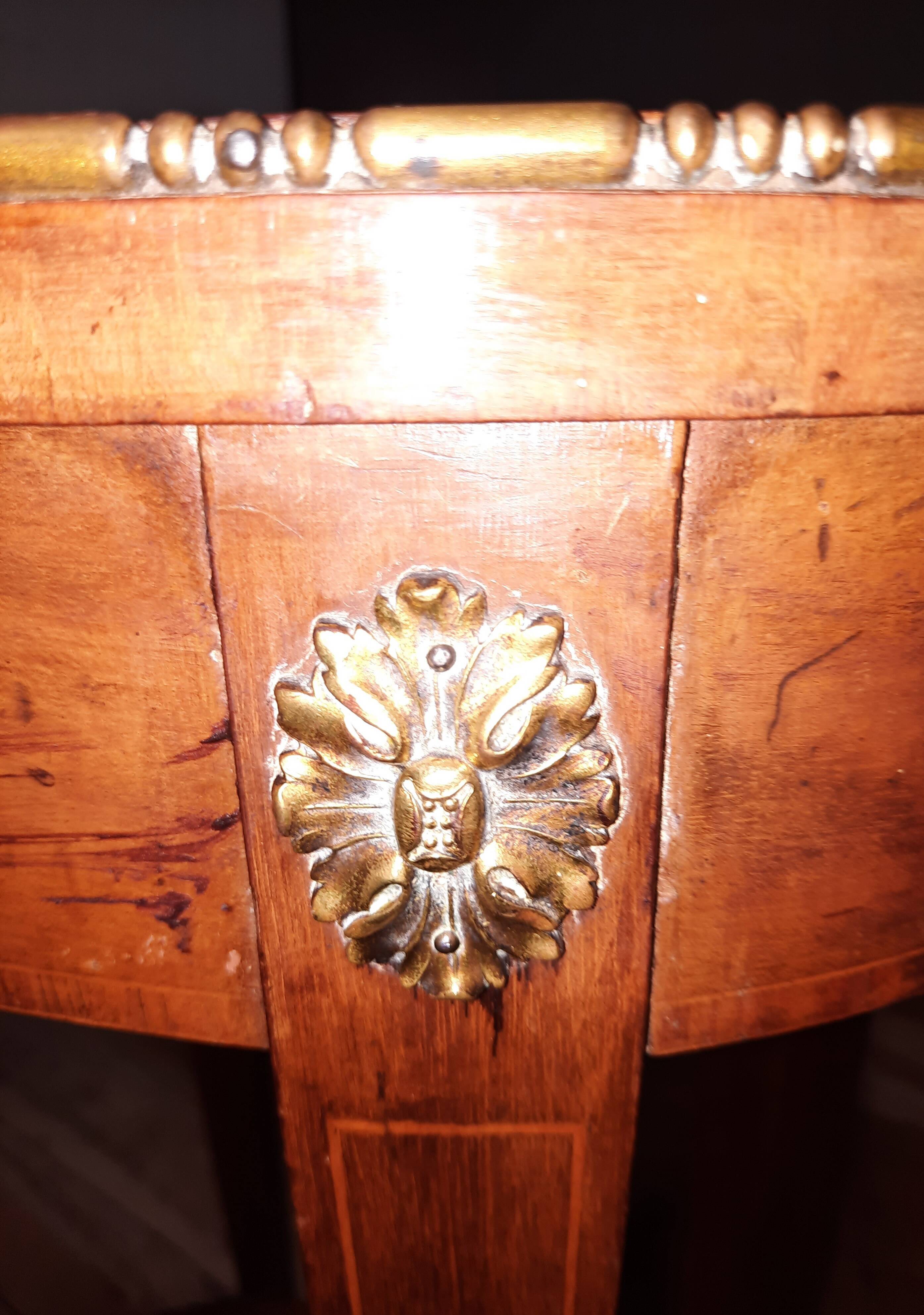 Oval marquette side table