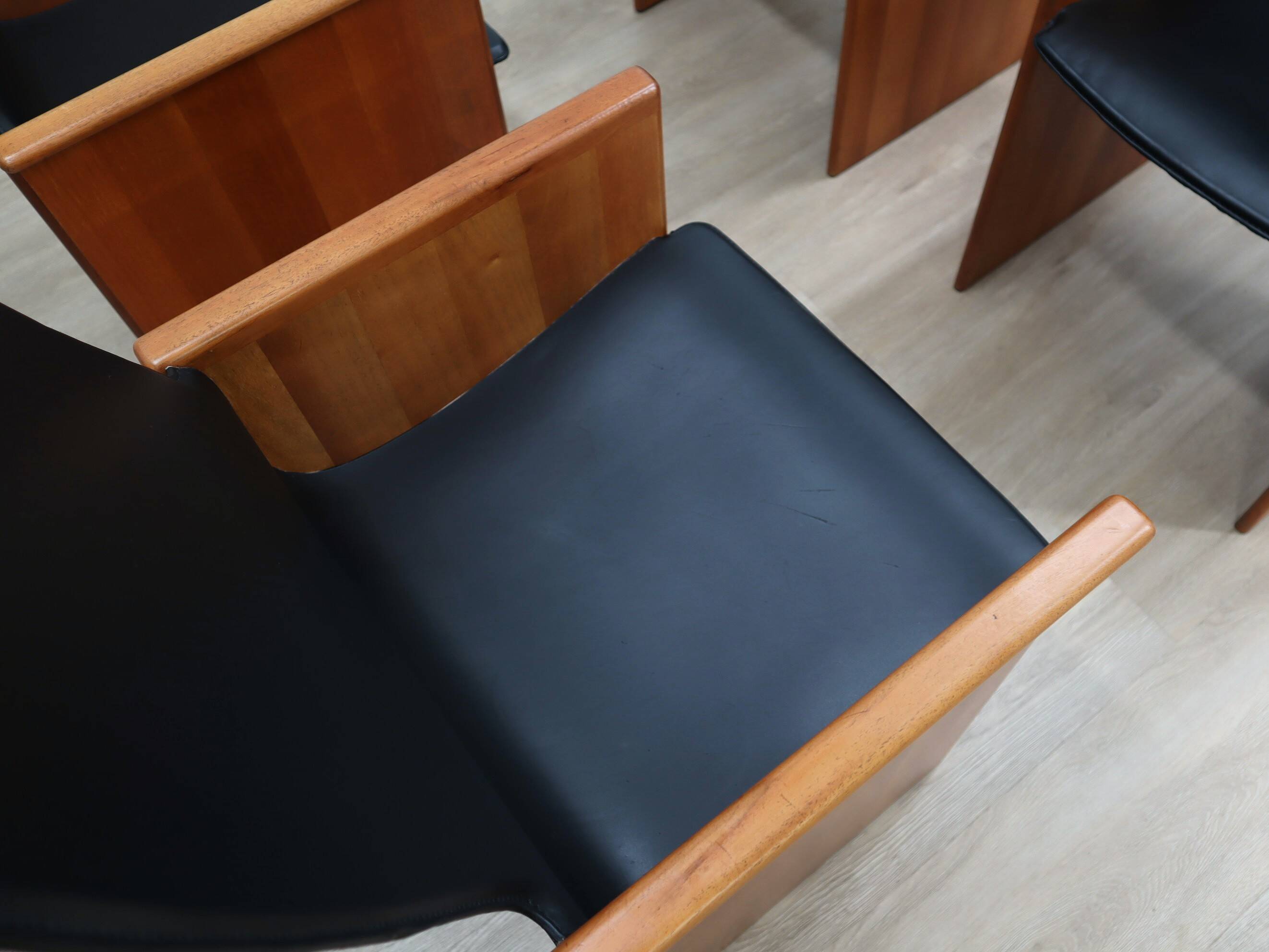 Set of 4 Segesta walnut and black letaher chairs Stildomus 1970s