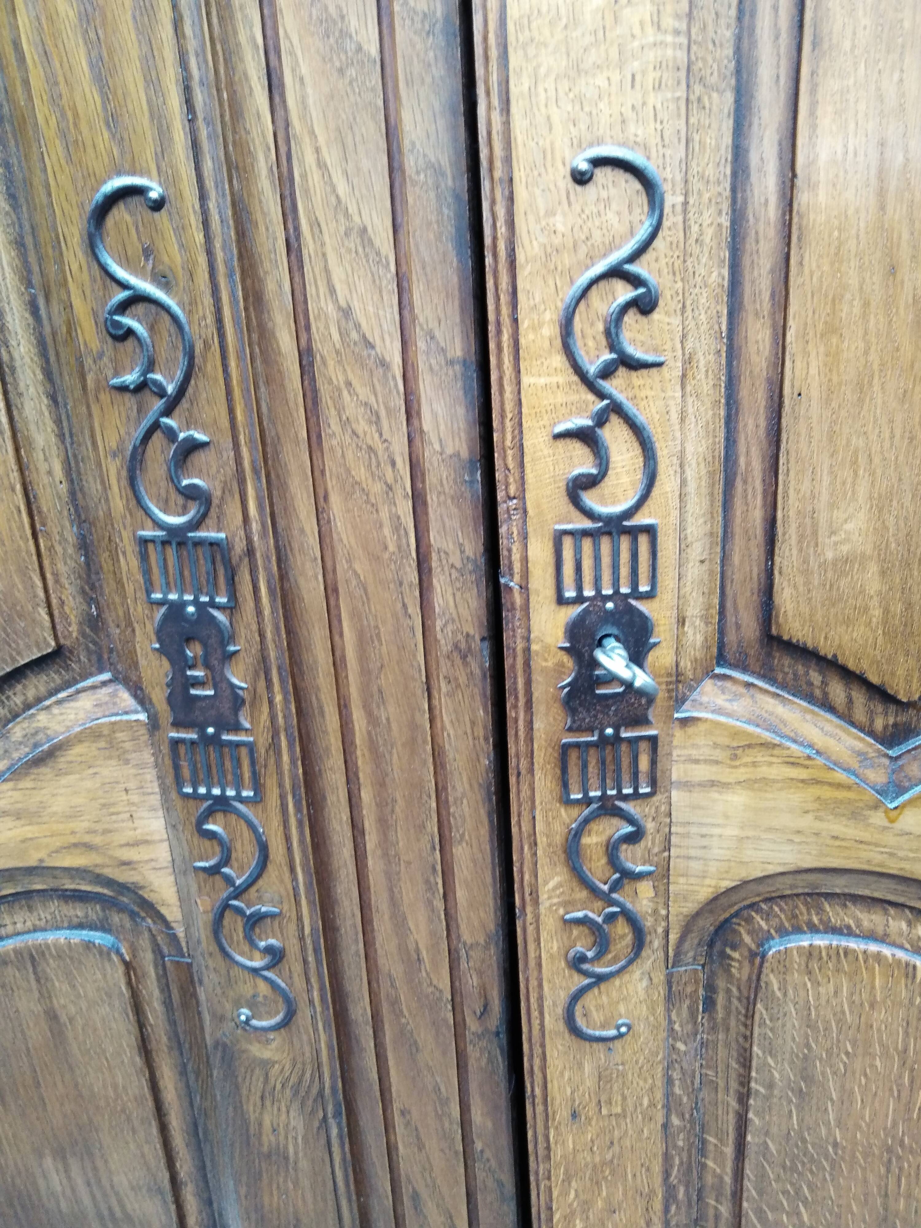 Small country cabinet, two doors two drawers. Old and functional!