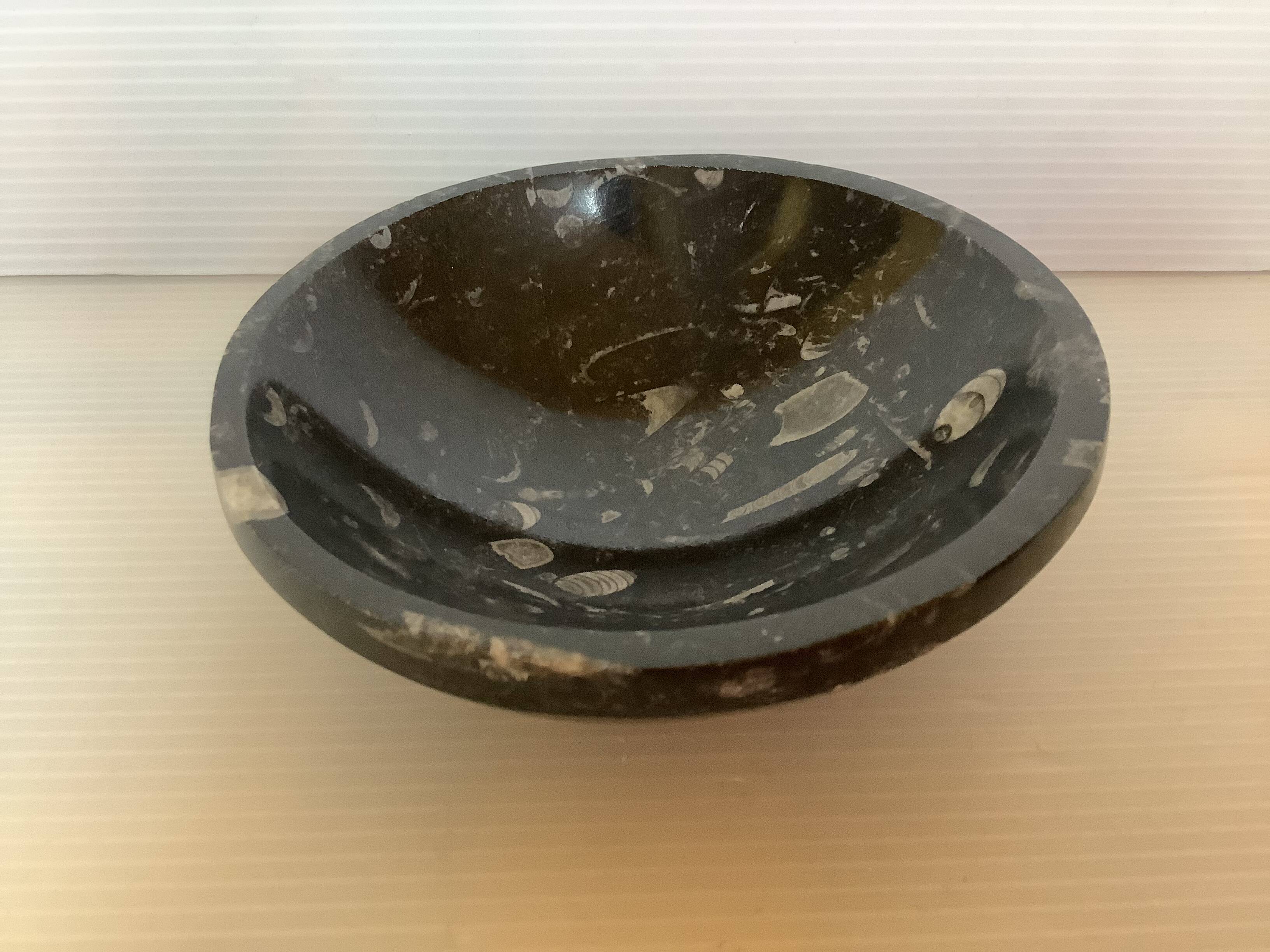 Empty black marble cup pocket