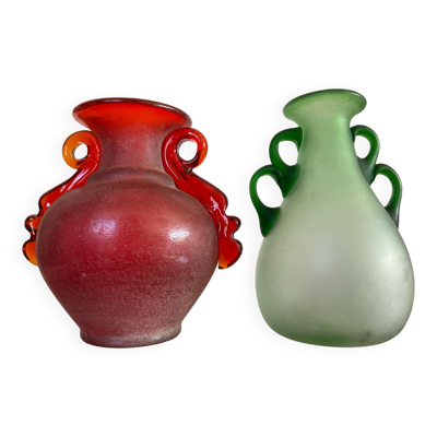 Duo de vases à oreilles vintage en pâte de verre