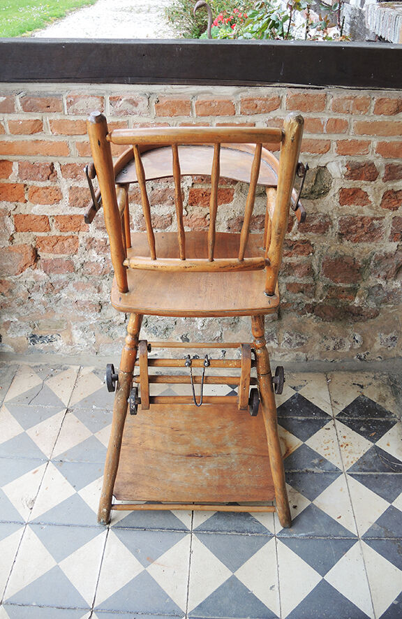 Former high chair modulable for wooden baby