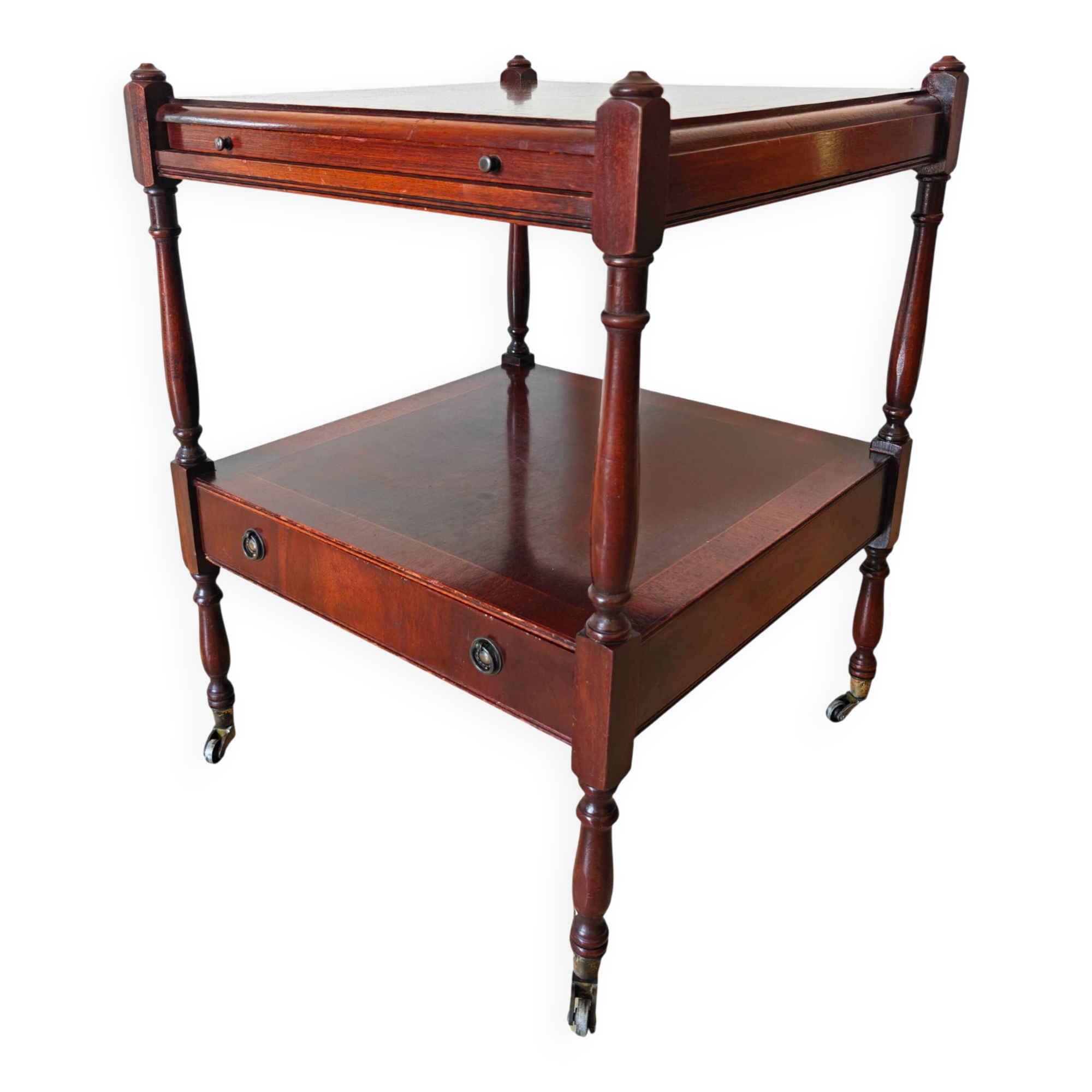 Table d'appoint en if par Bradley England