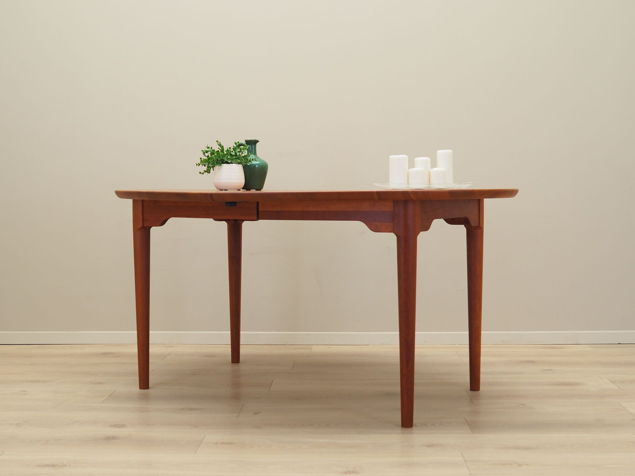 Table design danois, années 1970, designer Søren Nissen & Ebbe Gehl