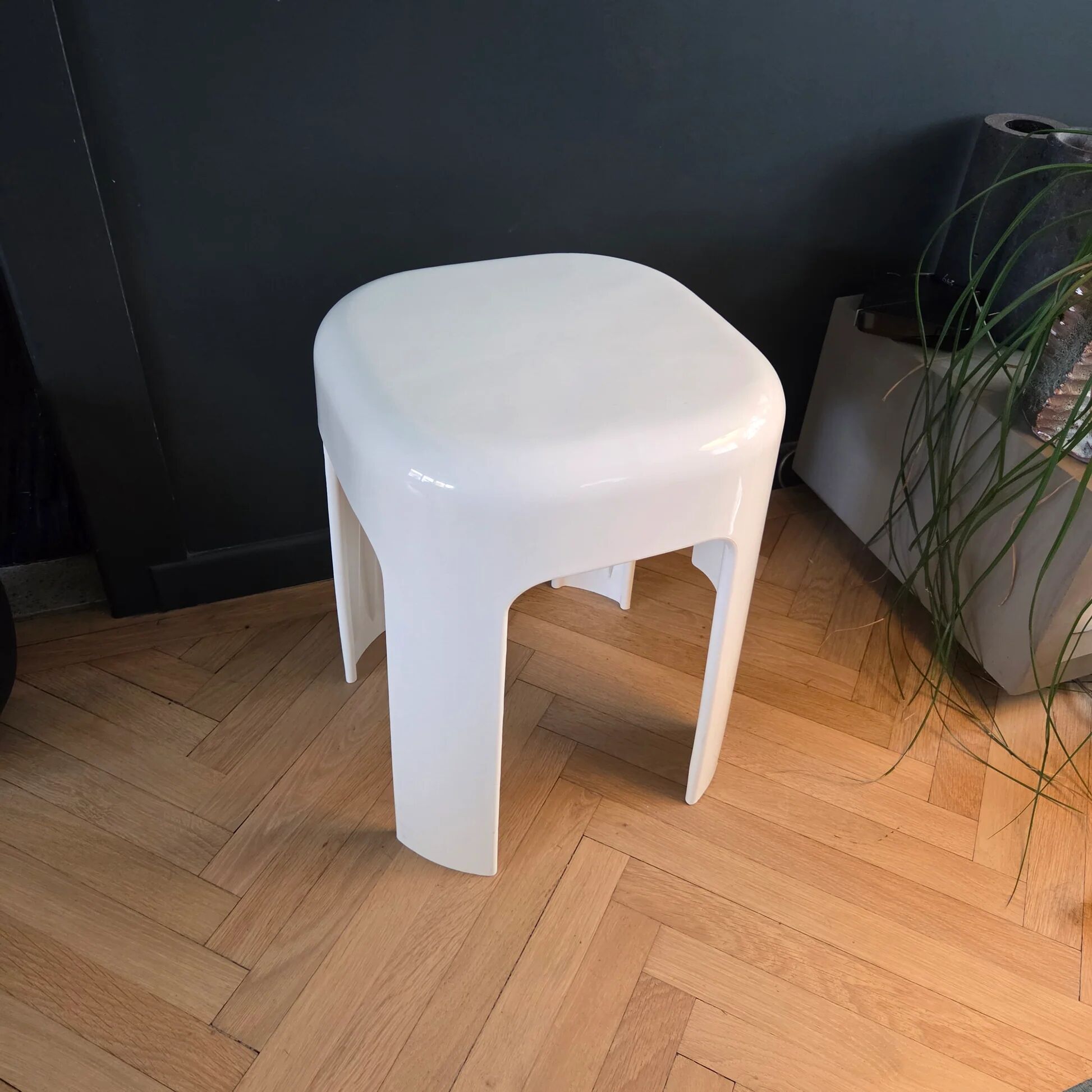 Stool - Vintage white plastic side table