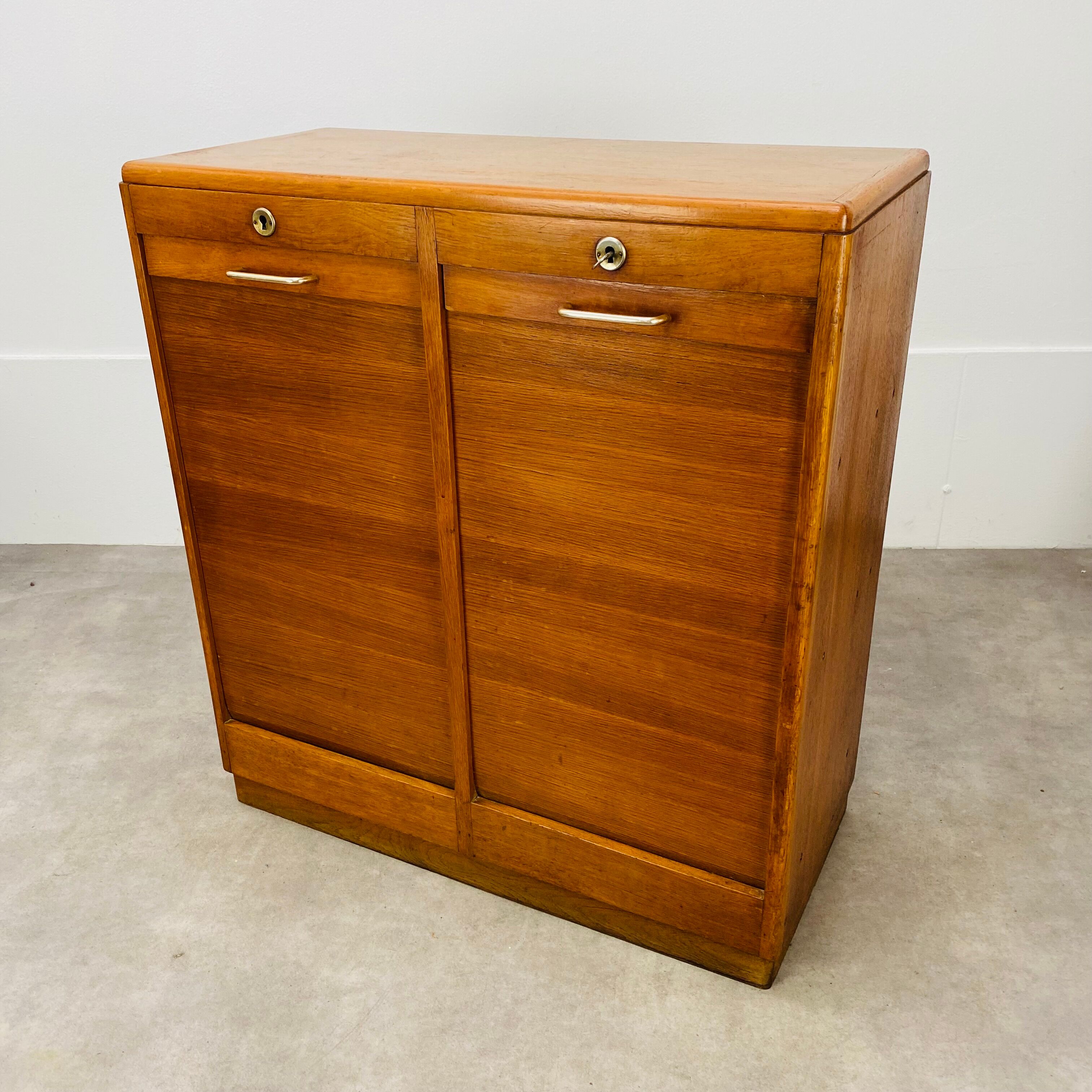 Double curtain binder cabinet