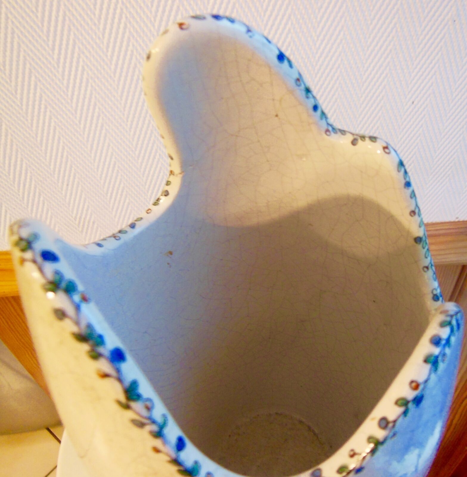 Cracked vase with chinese and floral decoration XlX th century