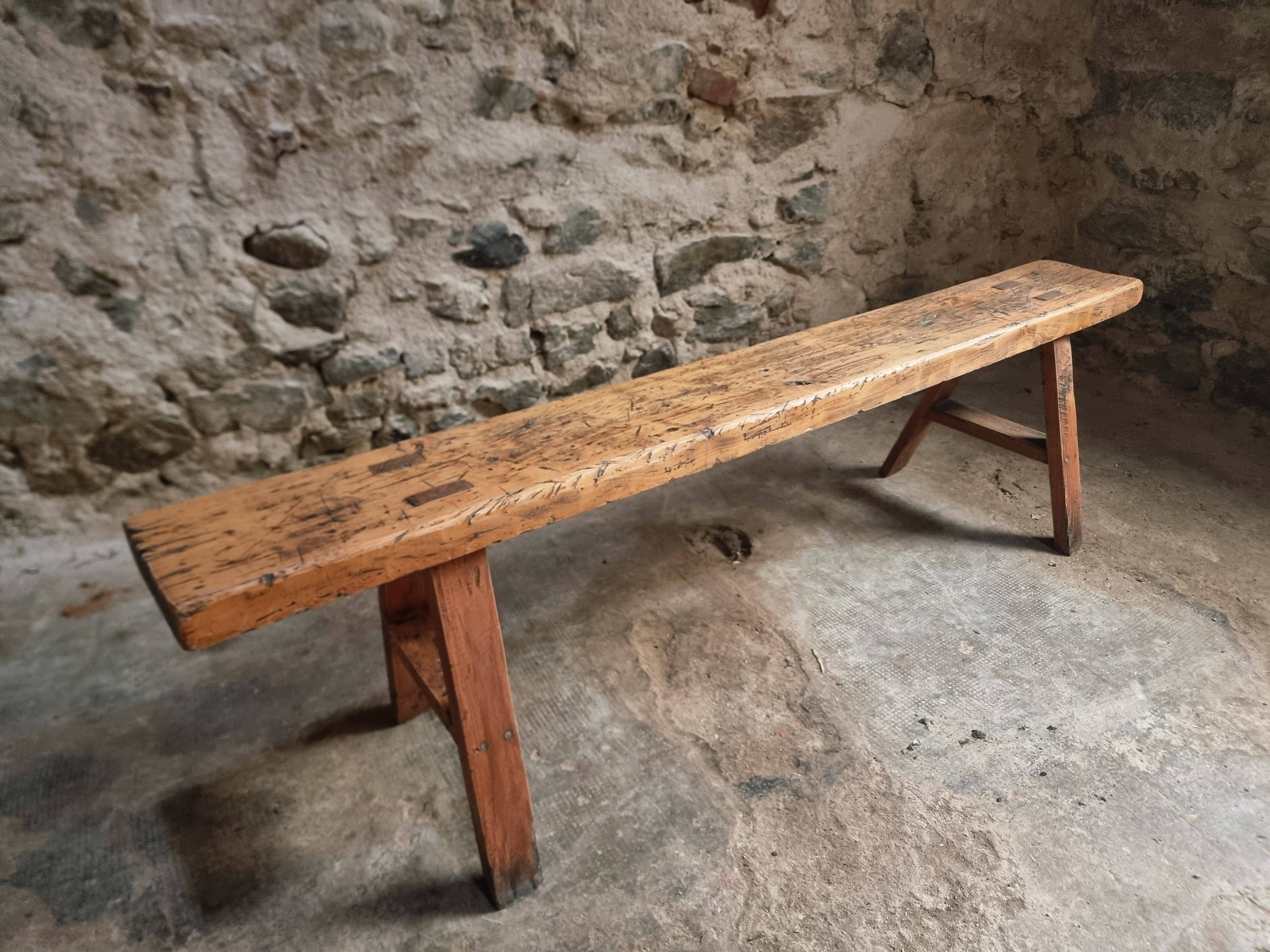 Rustic old wooden bench – Early 20th century – Seat in solid pine and base in chestnut