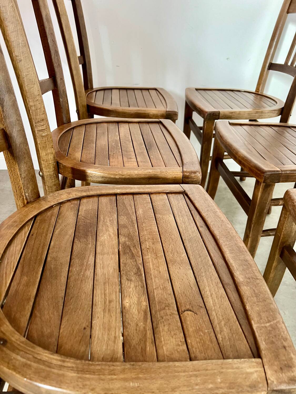 Lot de 6 anciennes chaises vintage bistrot des années 50 en bois