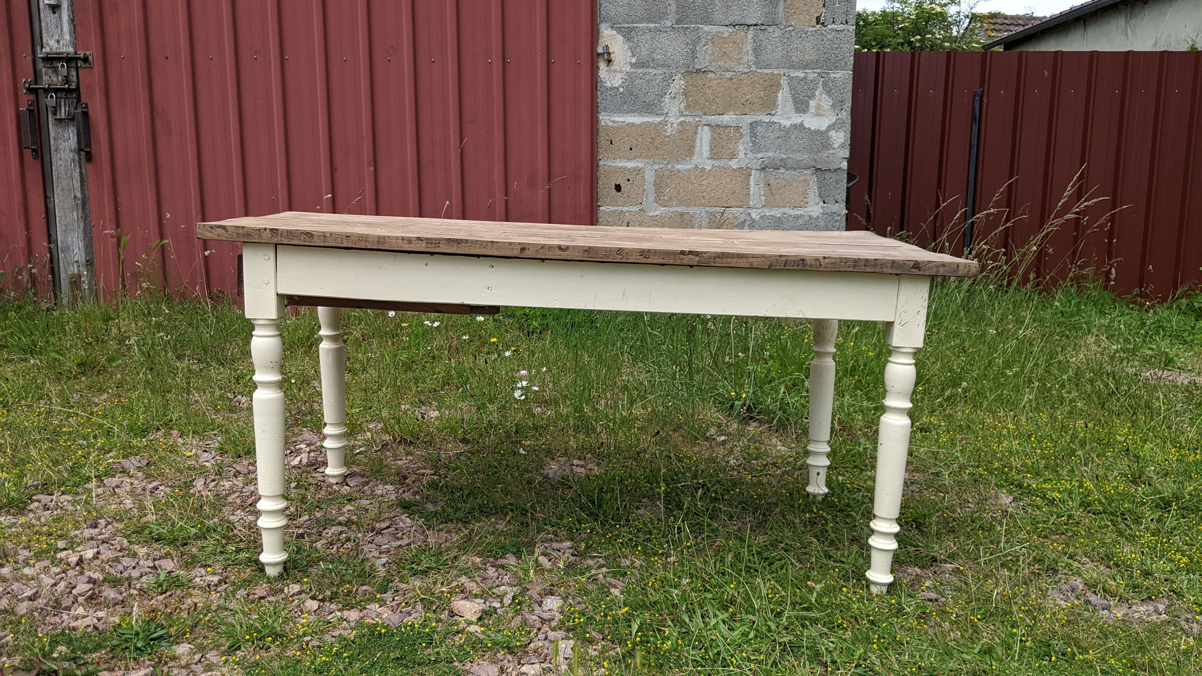 Farmhouse table with drawer