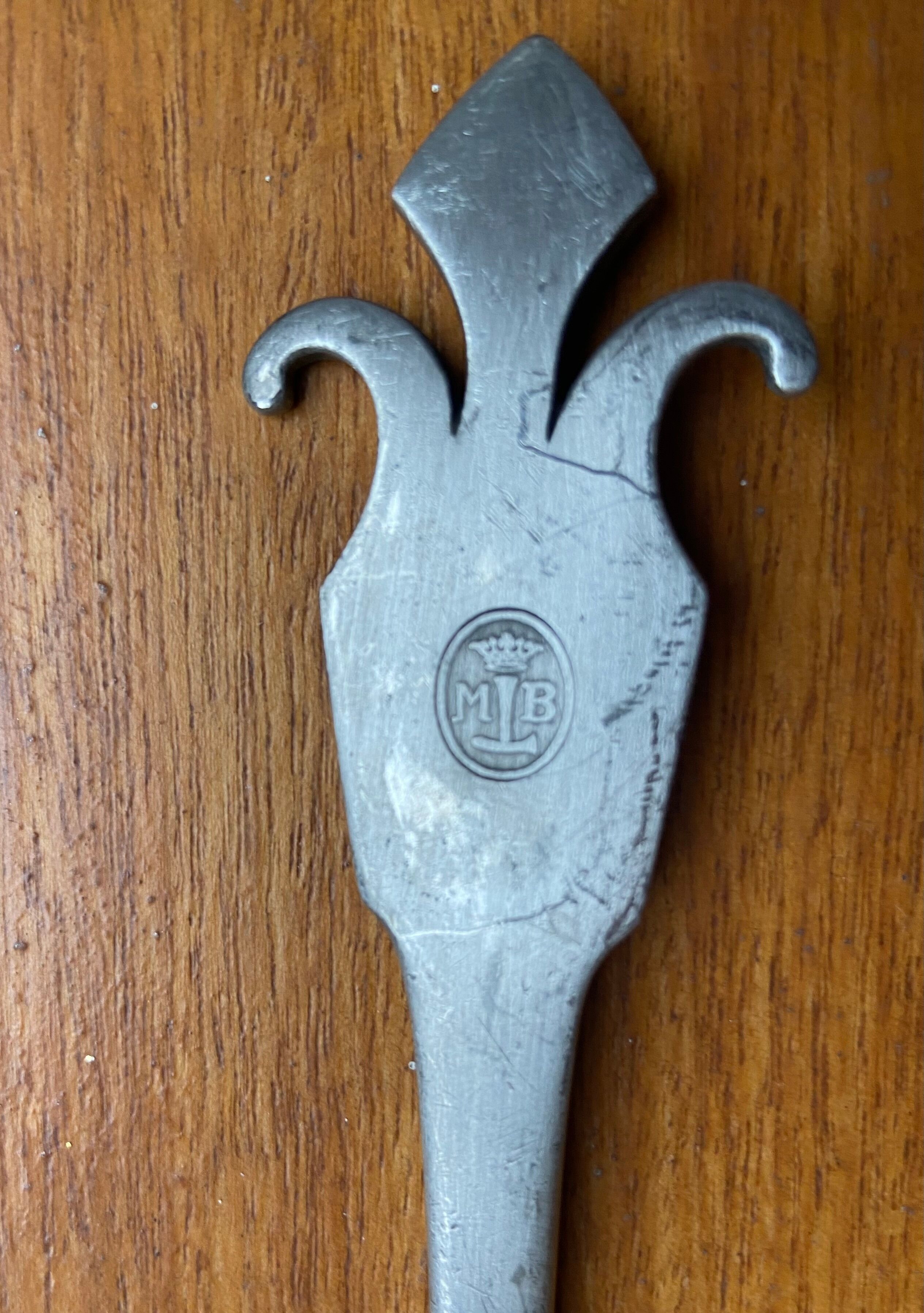 Old cover Tin Fleur de Lys