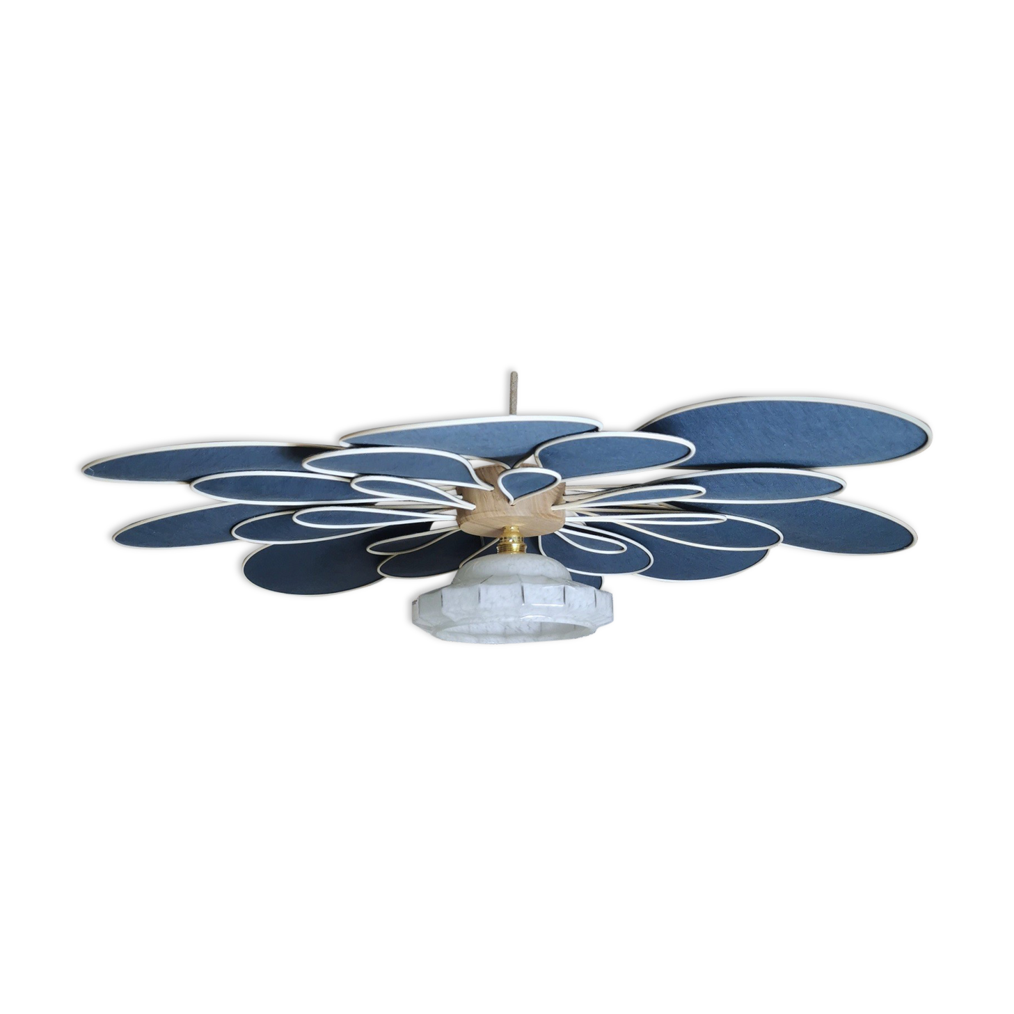 Flower suspension in linen, rattan and vintage old globe