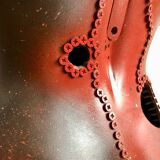 Red bust parquet lamp