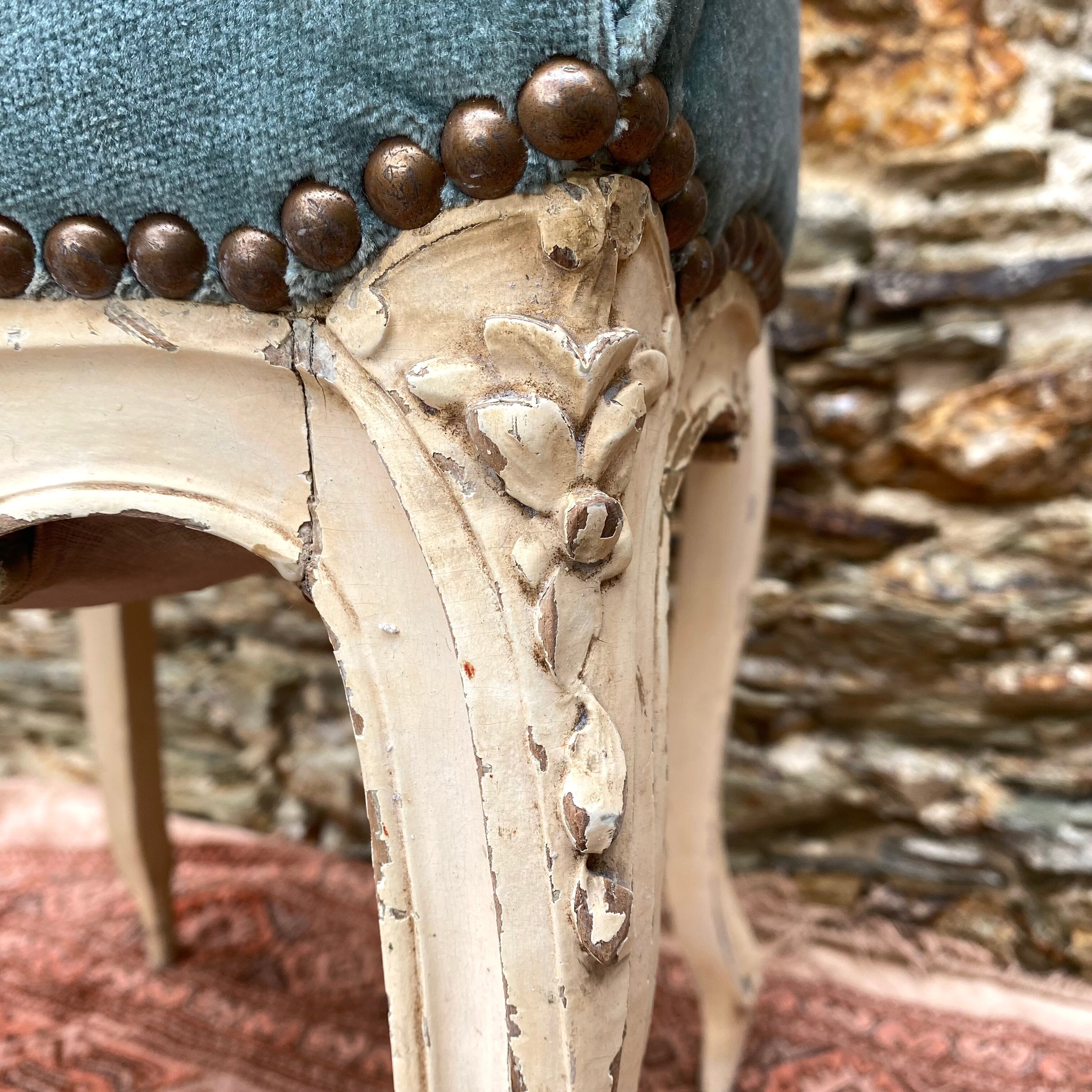 Louis XV chair, 18th century in carved wood decorated with flowers
