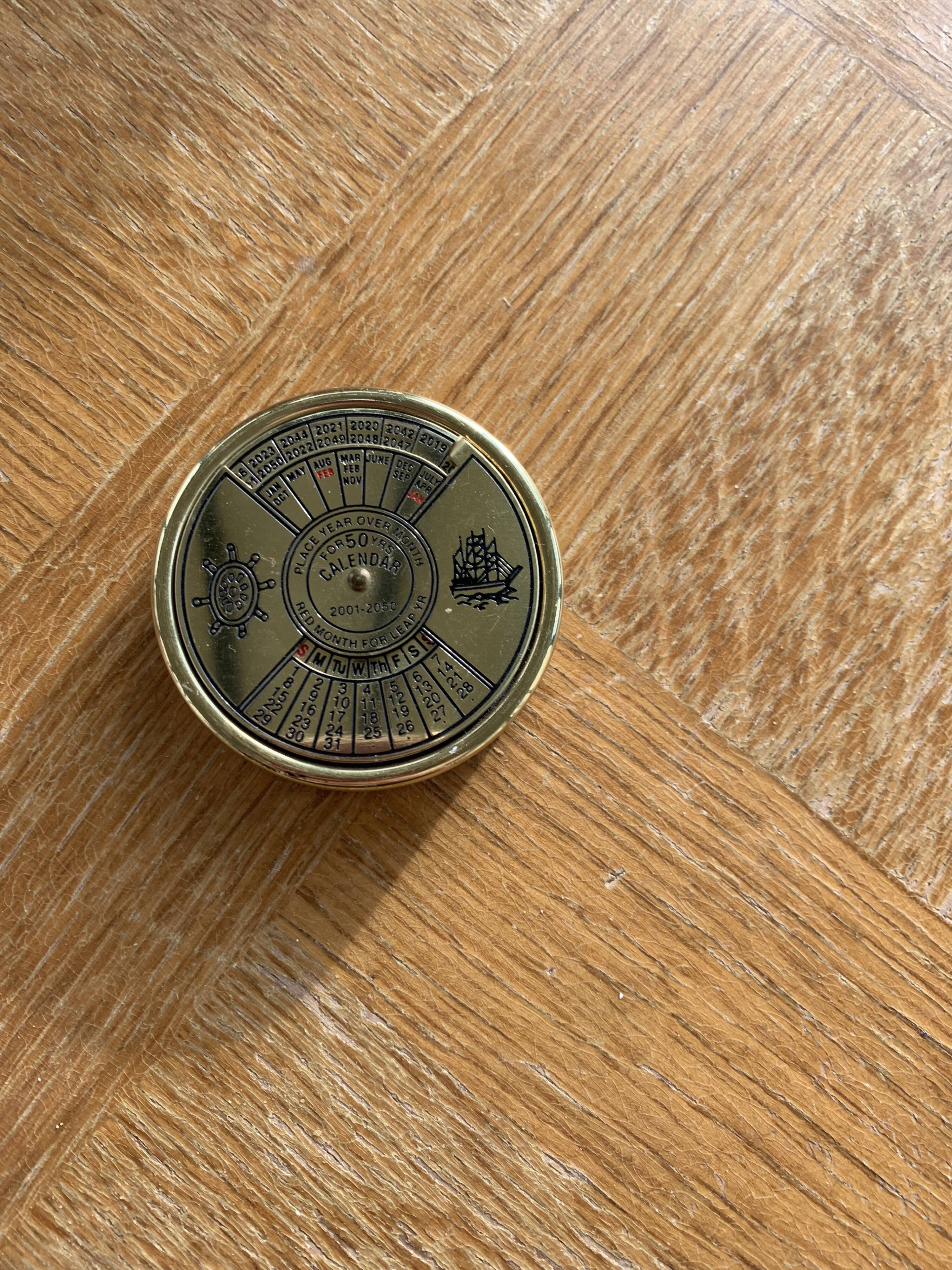 Calendrier perpetuel objet de marine en laiton de 2001 à 2050 collector