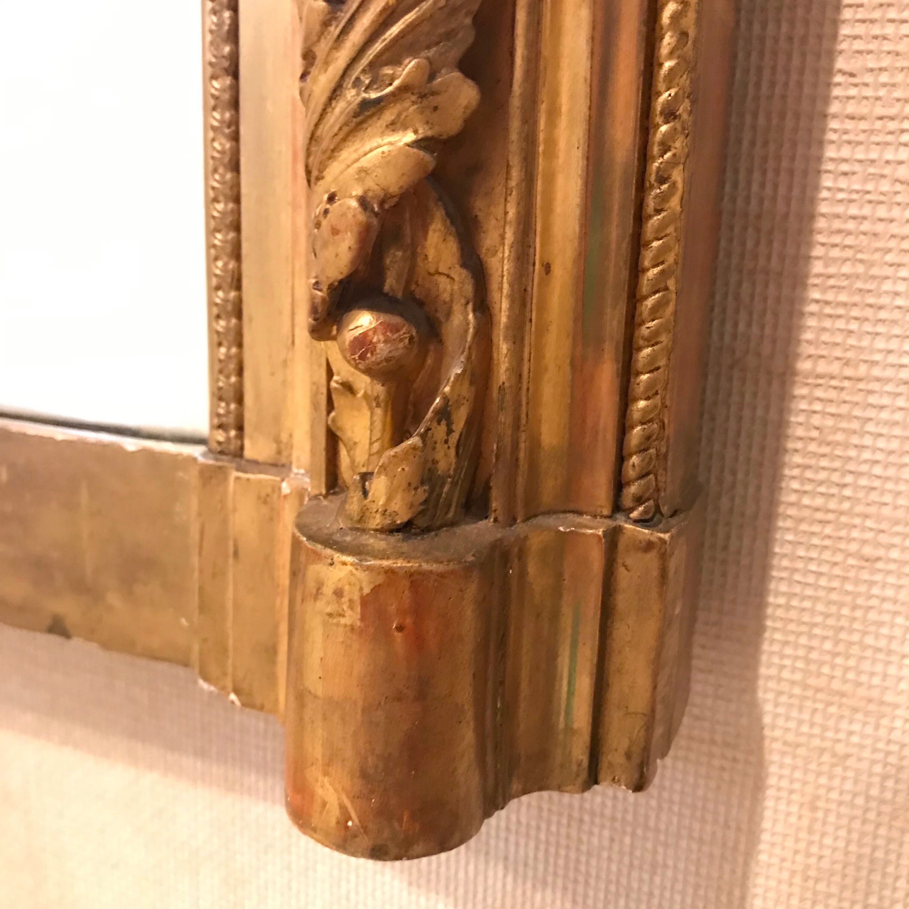 Large antique mirror with flagship shell in wood and gilded stucco