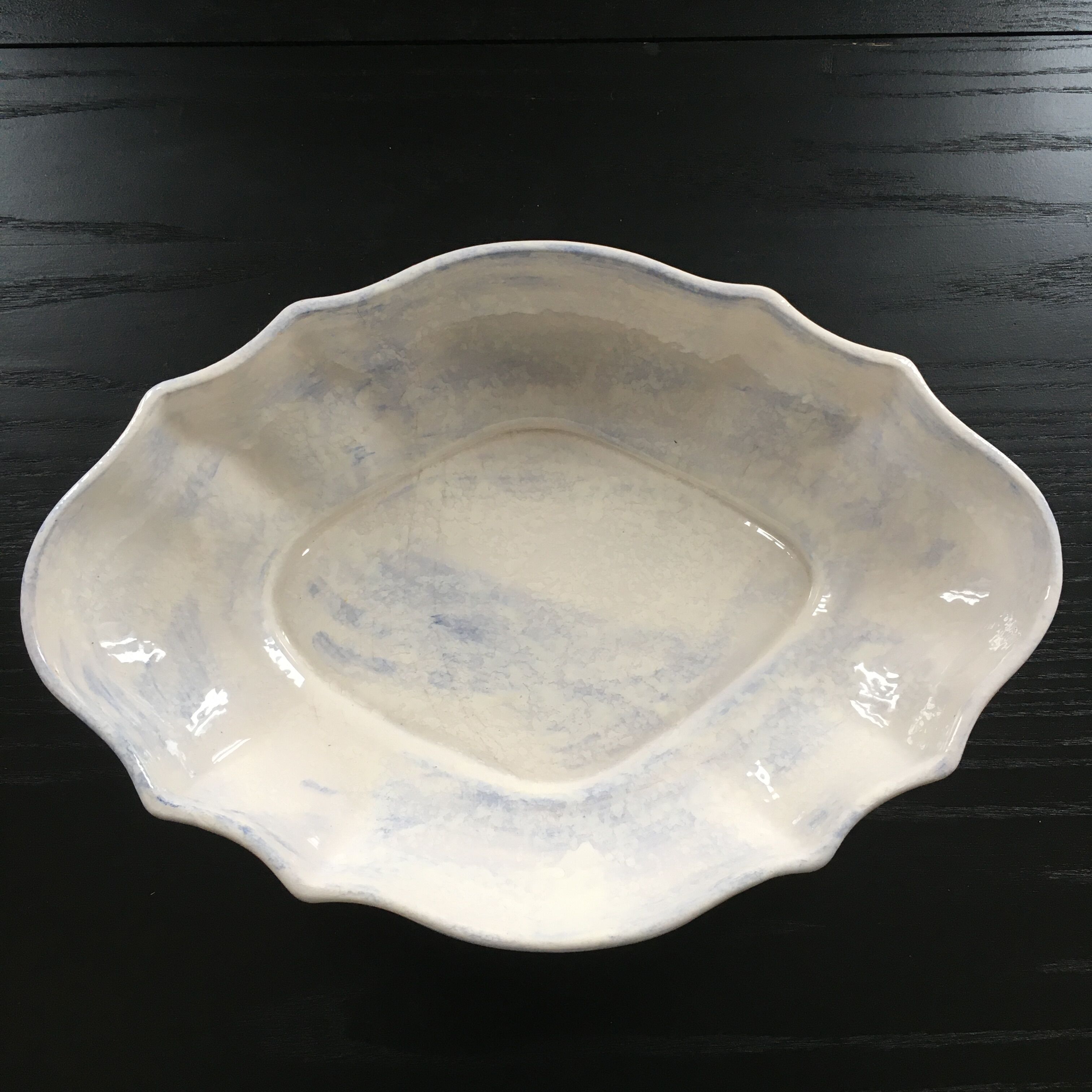 Scalloped hollow dish
