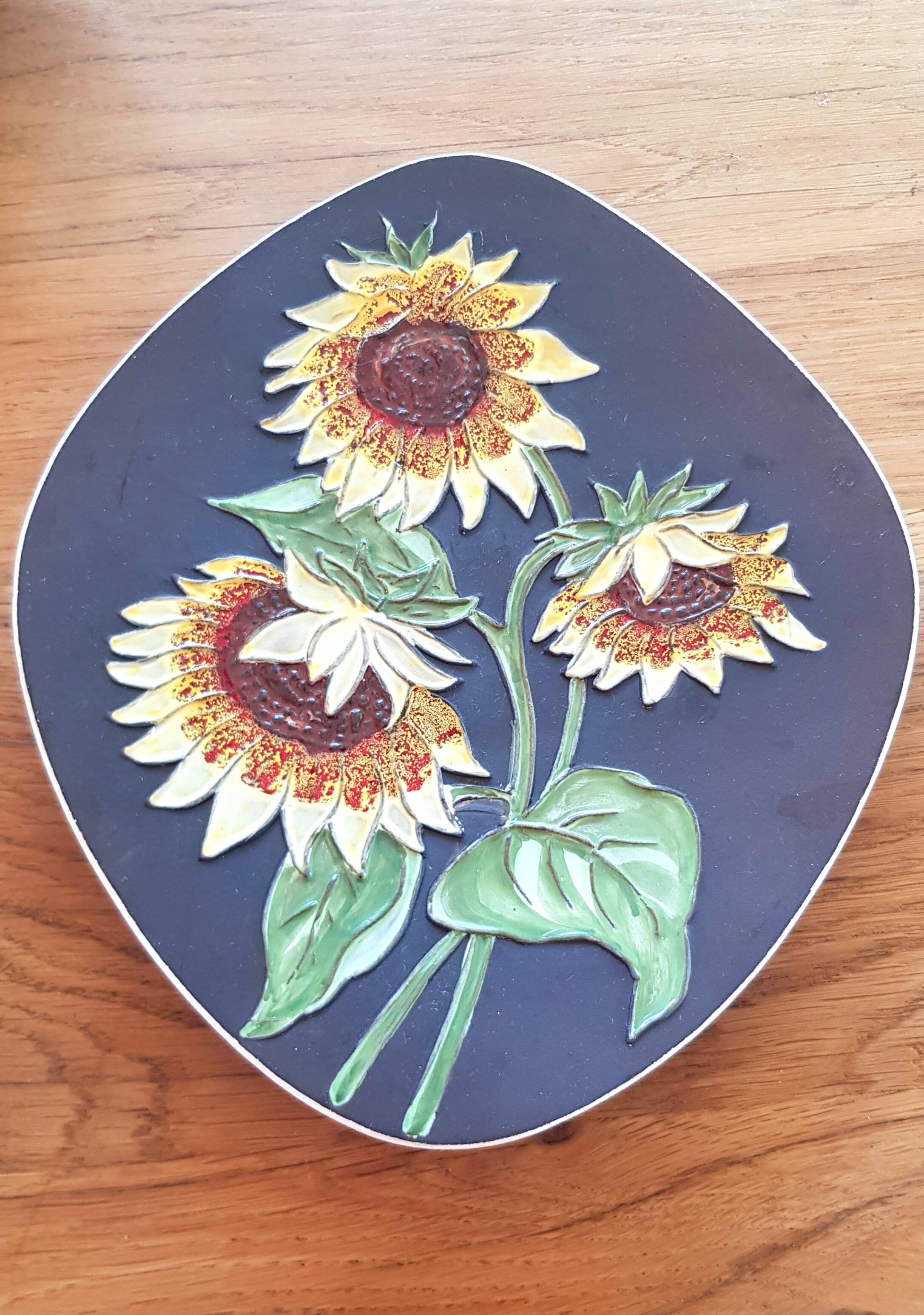 Decorative wall plate with sunflowers.