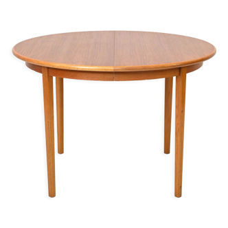 Scandinavian round extendable table