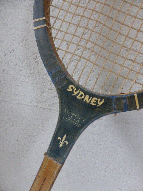 Lot of two wooden tennis rackets Florence de Courtie et Revenge